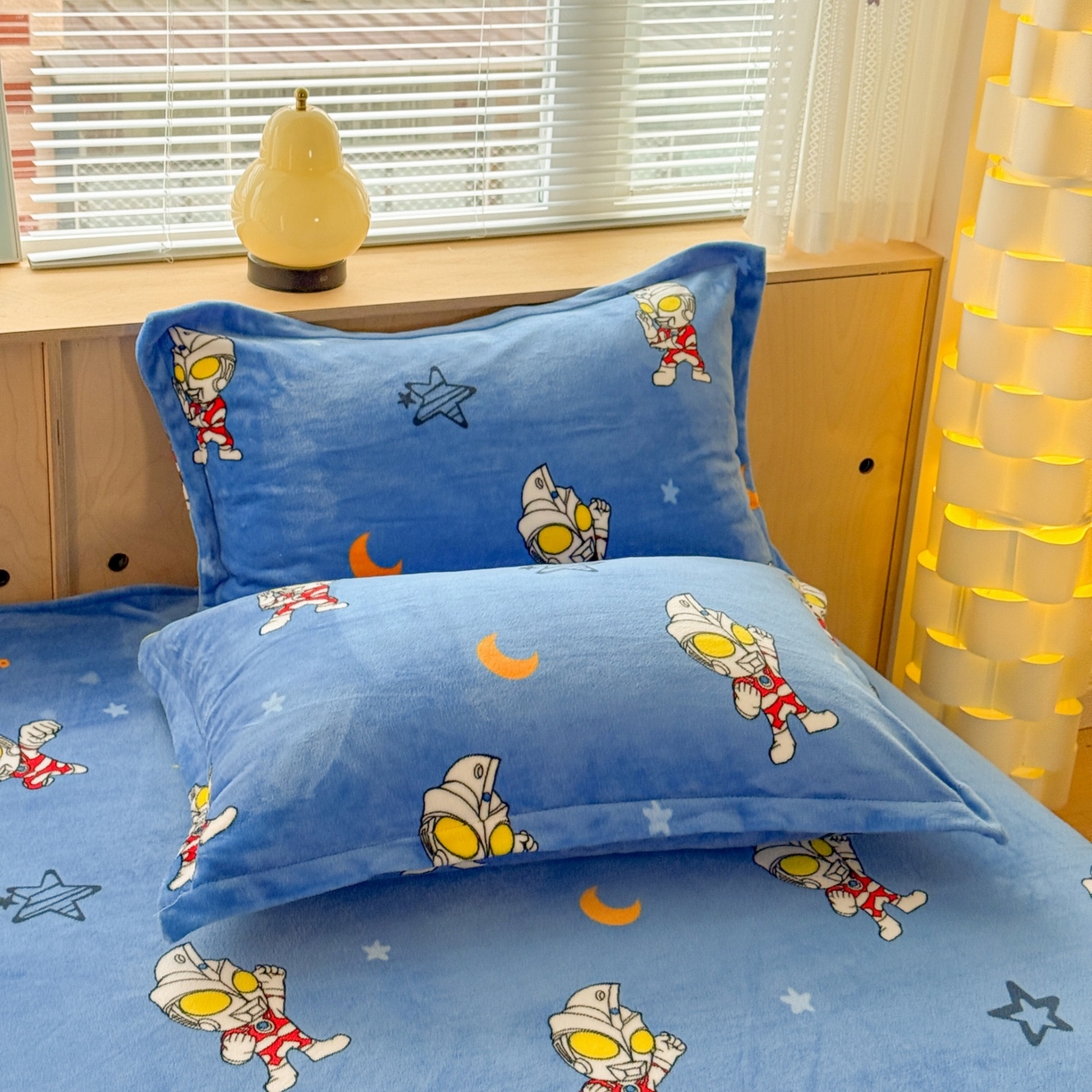 91家纺网 家纺一手货源 找家纺 （总）名兮家居 2025新款经典奥特曼-三丽鸥高克重牛奶绒床单