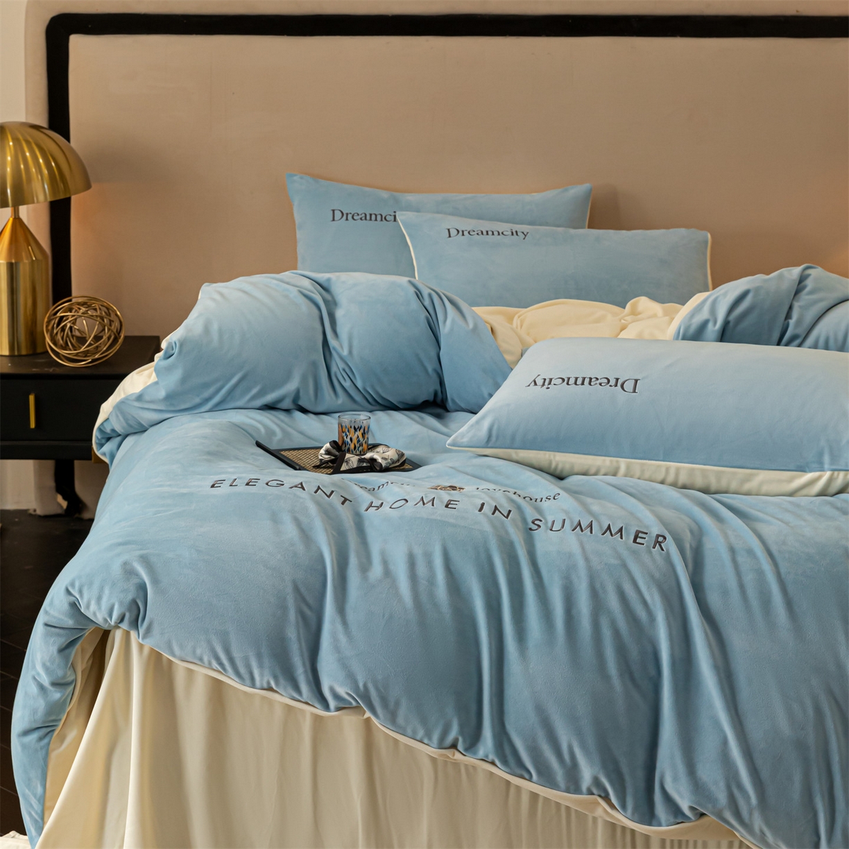 91家纺网 家纺一手货源 找家纺 云棉坊 2025新款高克重水晶绒绣花四件套-暗香系列 暗香-天空兰