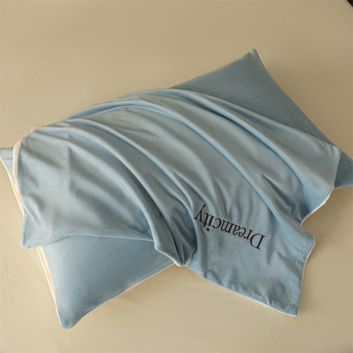 91家纺网 家纺一手货源 找家纺 云棉坊 2025新款高克重水晶绒绣花四件套-暗香系列 暗香-天空兰