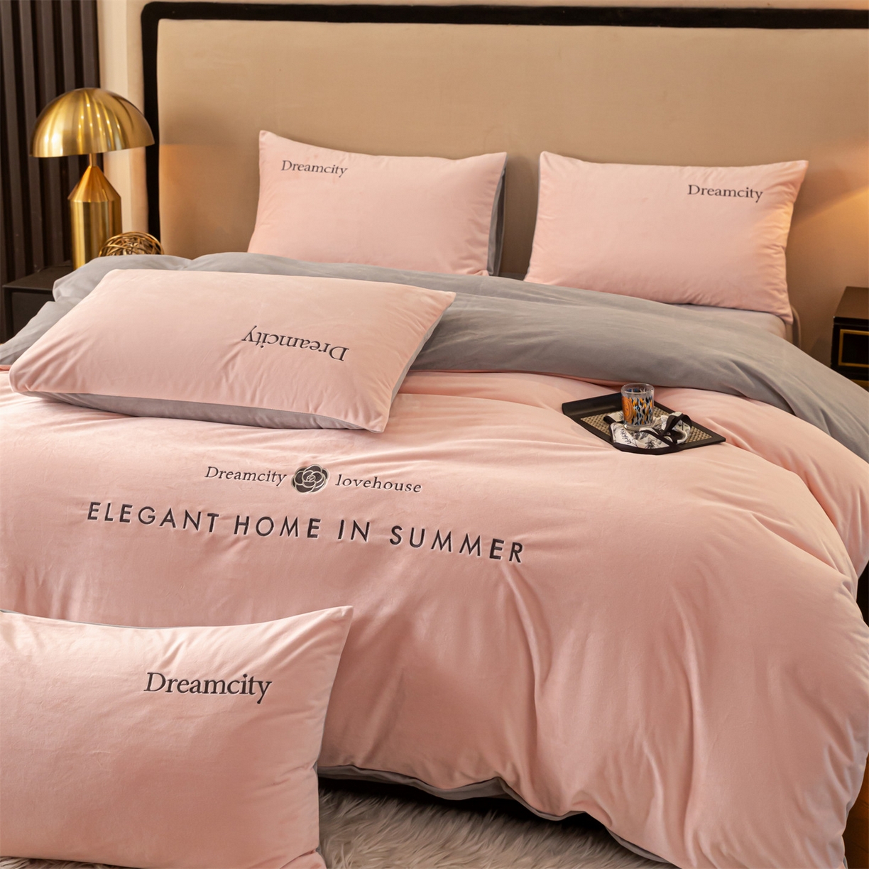 91家纺网 家纺一手货源 找家纺 云棉坊 2025新款高克重水晶绒绣花四件套-暗香系列 暗香-蜜桃粉