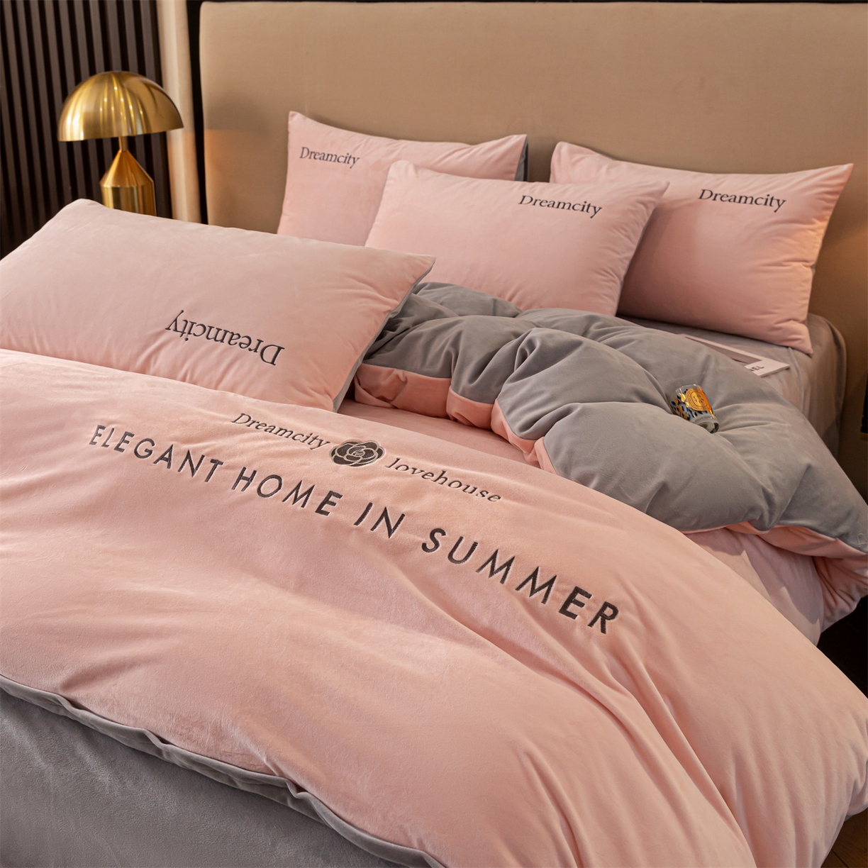 91家纺网 家纺一手货源 找家纺 云棉坊 2025新款高克重水晶绒绣花四件套-暗香系列 暗香-蜜桃粉