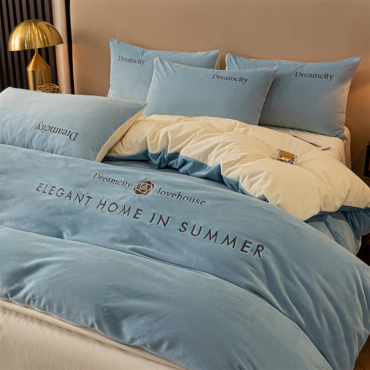 91家纺网 家纺一手货源 找家纺 云棉坊 2025新款高克重水晶绒绣花四件套-暗香系列 暗香-天空兰