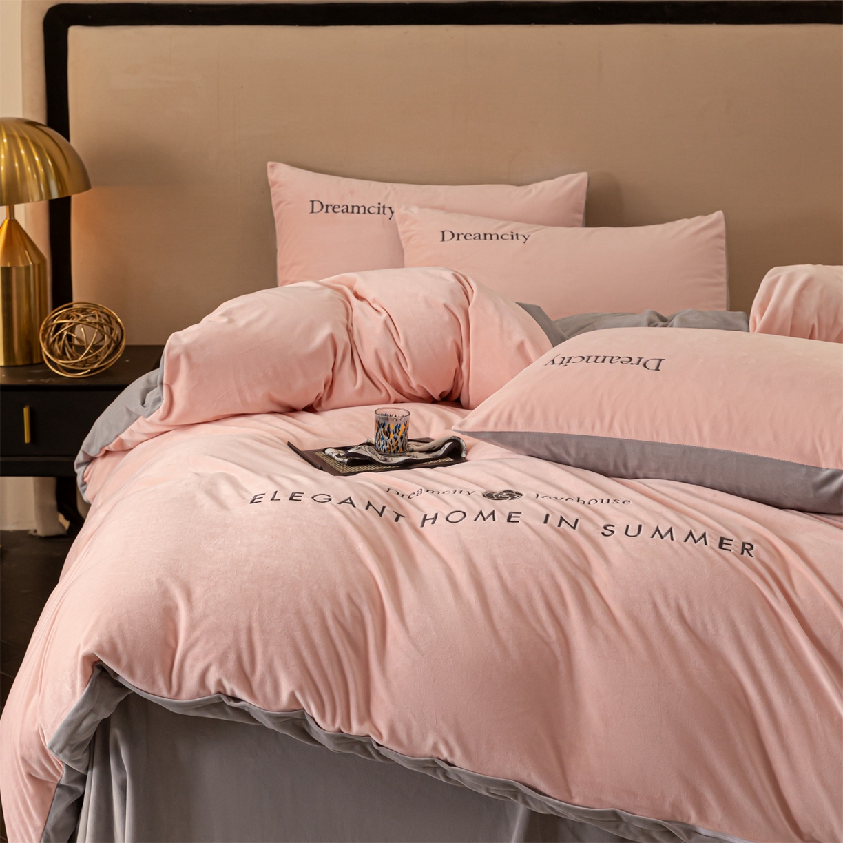 91家纺网 家纺一手货源 找家纺 云棉坊 2025新款高克重水晶绒绣花四件套-暗香系列 暗香-蜜桃粉