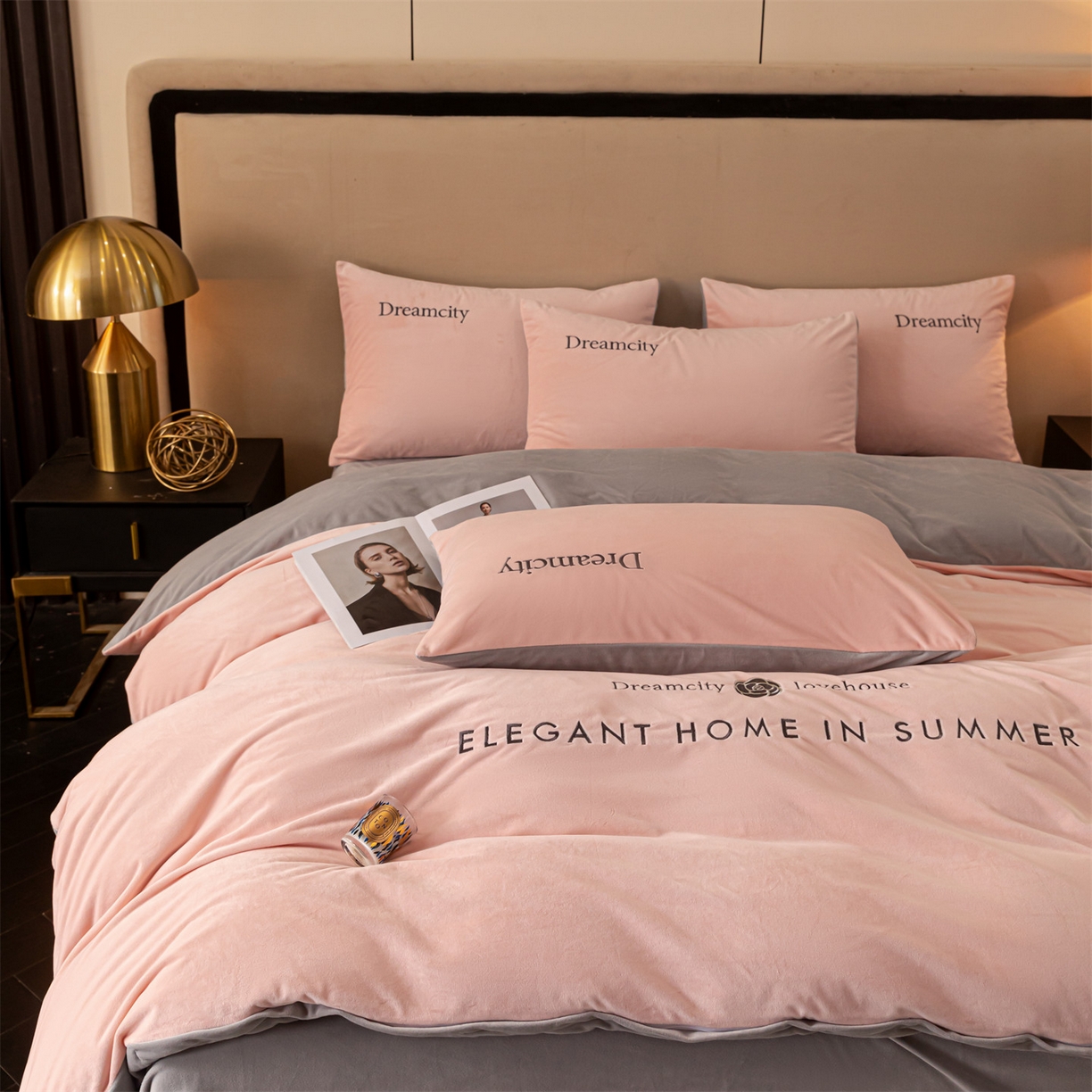 91家纺网 家纺一手货源 找家纺 云棉坊 2025新款高克重水晶绒绣花四件套-暗香系列 暗香-蜜桃粉