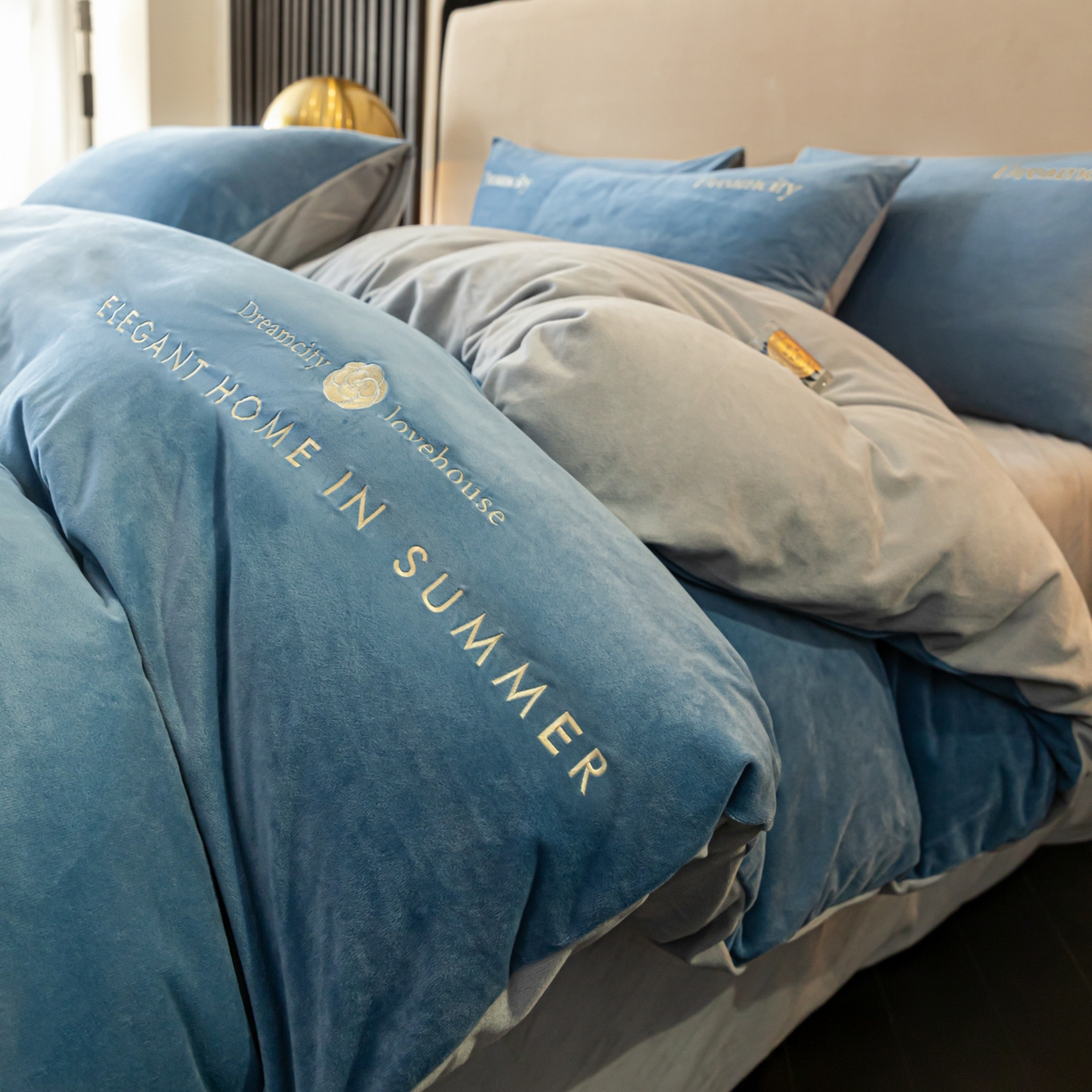 91家纺网 家纺一手货源 找家纺 （总）云棉坊 2025新款高克重水晶绒绣花四件套-暗香系列