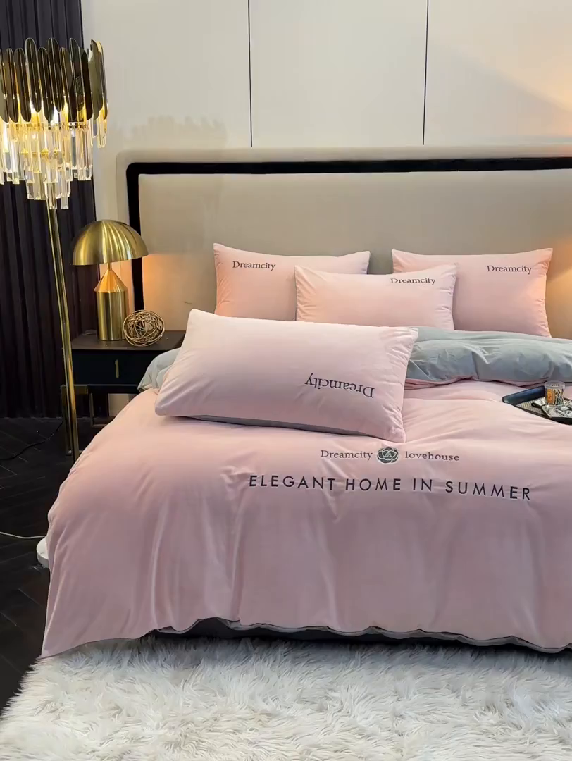 91家纺网 家纺一手货源 找家纺 云棉坊 2025新款高克重水晶绒绣花四件套-暗香系列 暗香-蜜桃粉