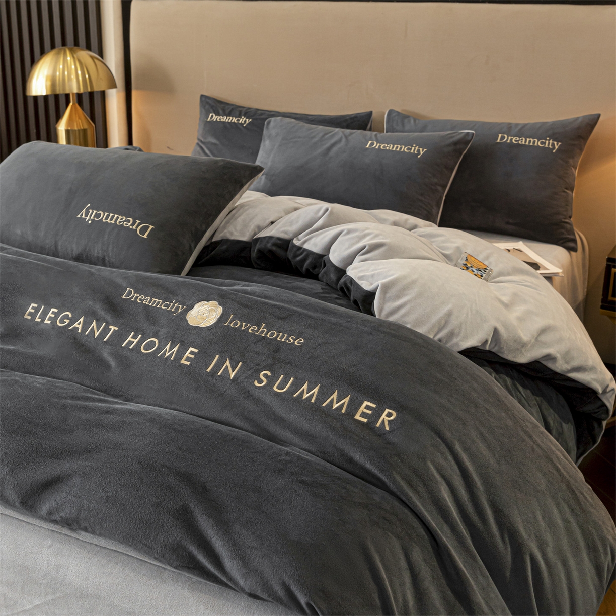 91家纺网 家纺一手货源 找家纺 云棉坊 2025新款高克重水晶绒绣花四件套-暗香系列 暗香-高级灰