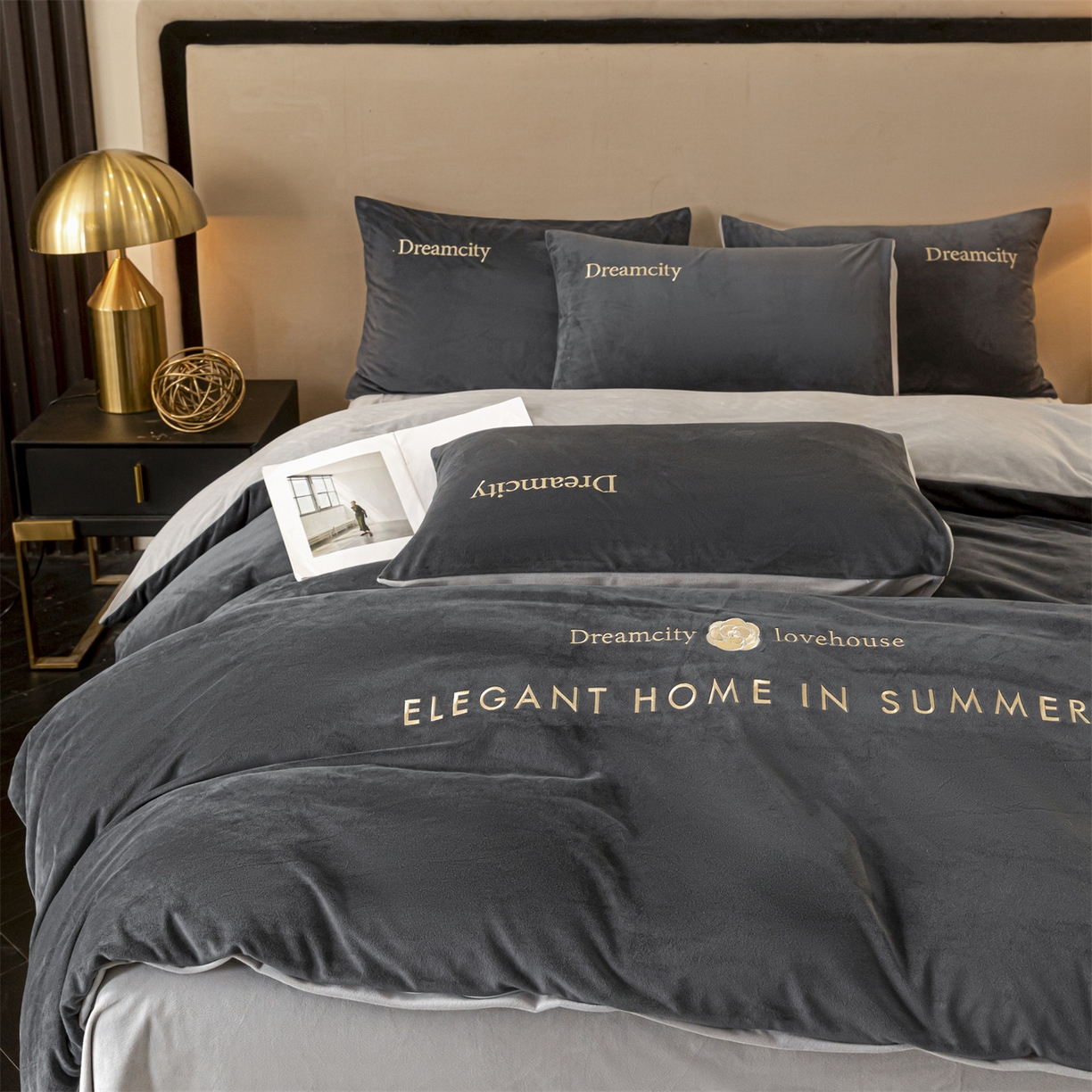 91家纺网 家纺一手货源 找家纺 云棉坊 2025新款高克重水晶绒绣花四件套-暗香系列 暗香-高级灰