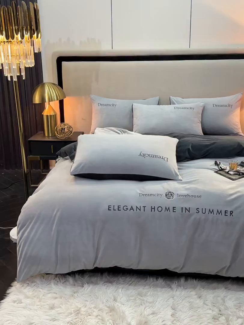 91家纺网 家纺一手货源 找家纺 云棉坊 2025新款高克重水晶绒绣花四件套-暗香系列 暗香-山灰