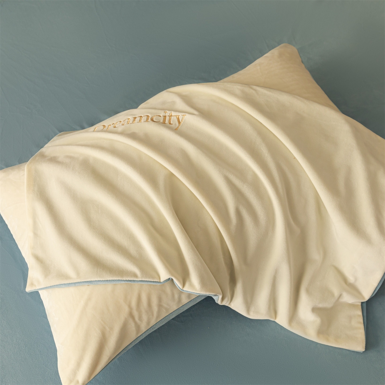 91家纺网 家纺一手货源 找家纺 云棉坊 2025新款高克重水晶绒绣花四件套-暗香系列 暗香-奶白兰