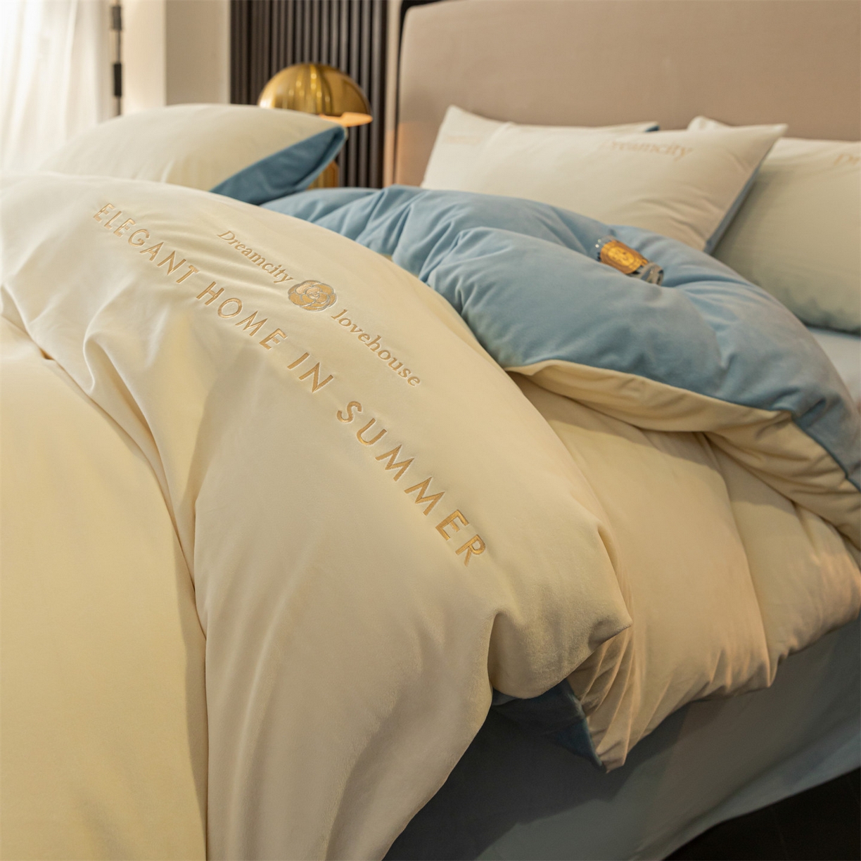 91家纺网 家纺一手货源 找家纺 云棉坊 2025新款高克重水晶绒绣花四件套-暗香系列 暗香-奶白兰