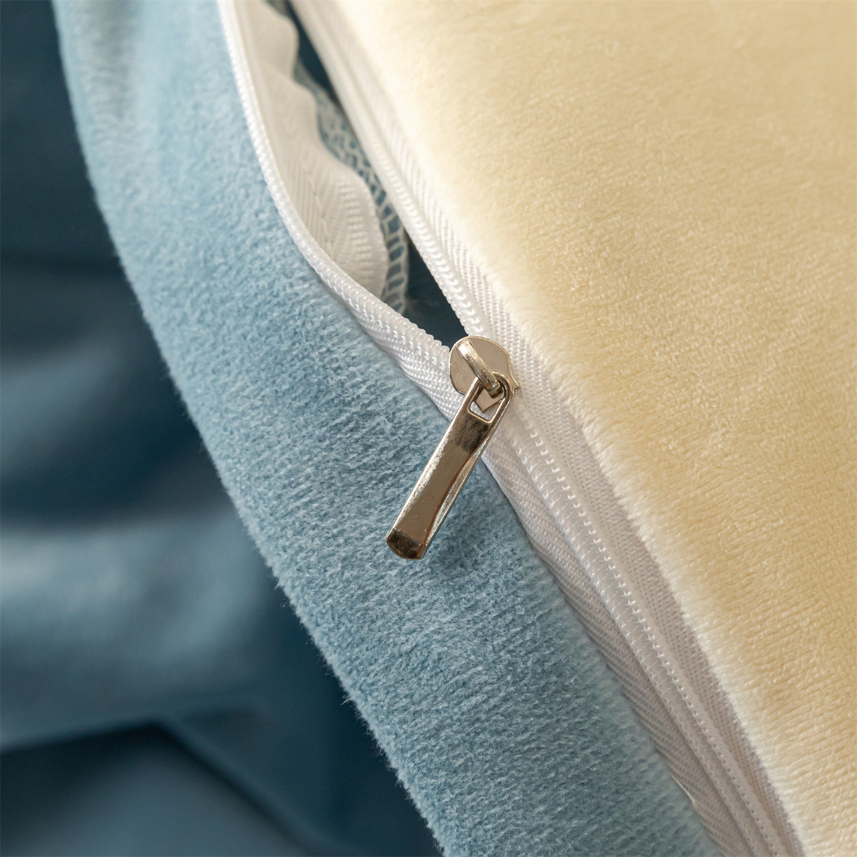 91家纺网 家纺一手货源 找家纺 云棉坊 2025新款高克重水晶绒绣花四件套-暗香系列 暗香-奶白兰