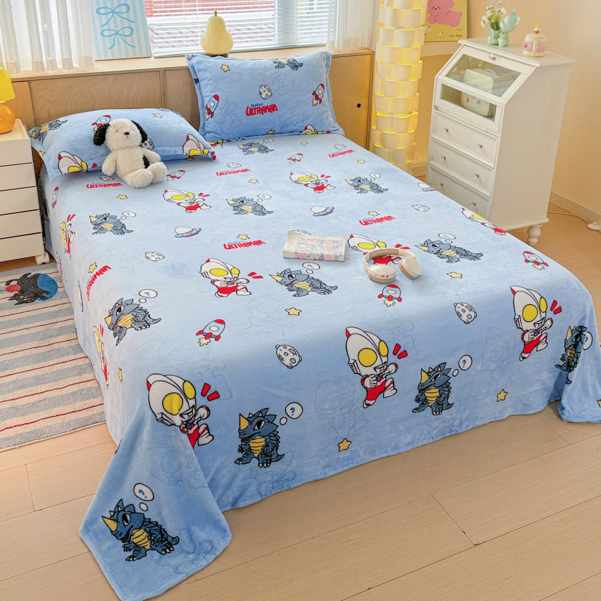 91家纺网 家纺一手货源 找家纺 名兮家居 2025新款经典奥特曼-三丽鸥高克重牛奶绒床单 奥特曼打怪兽