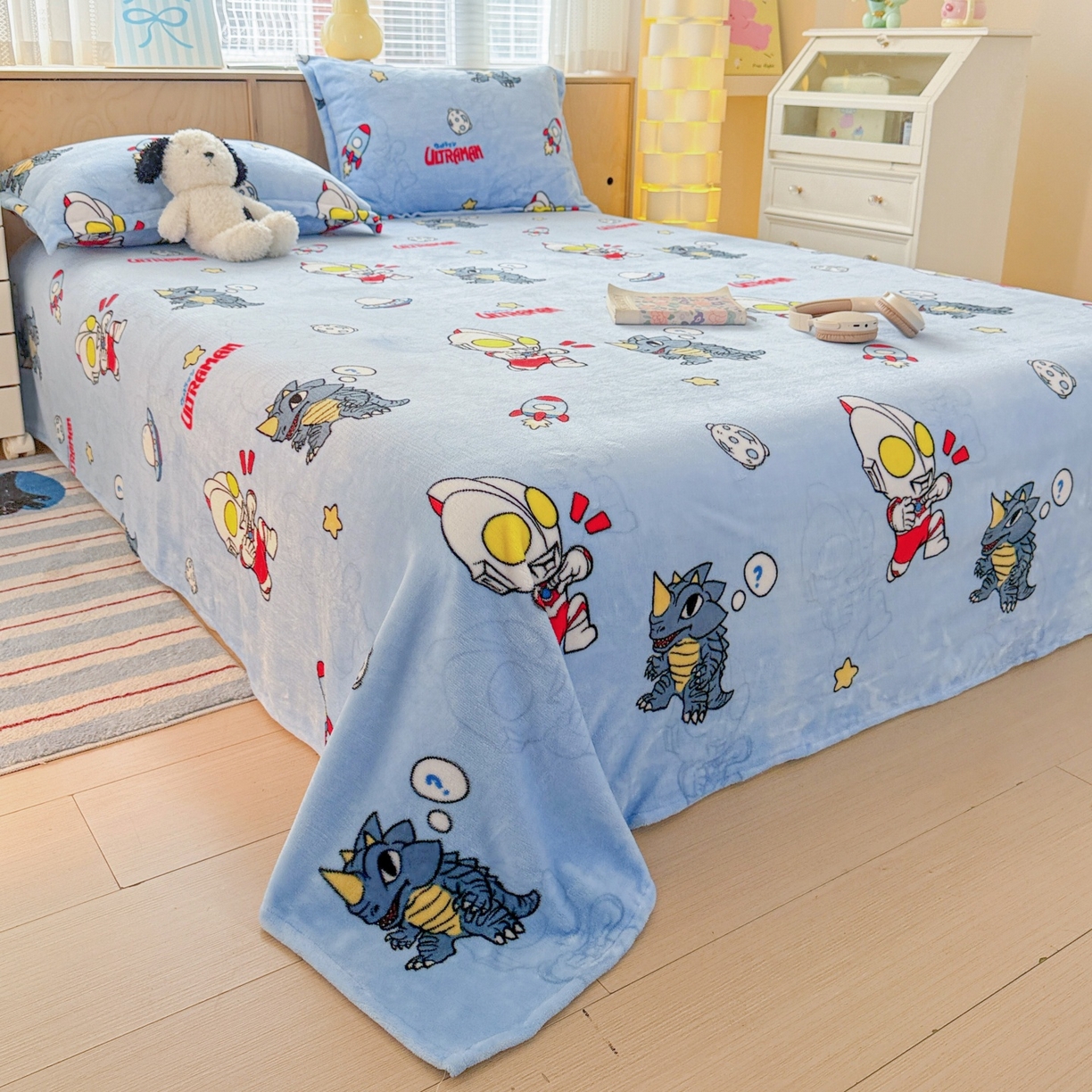 91家纺网 家纺一手货源 找家纺 名兮家居 2025新款经典奥特曼-三丽鸥高克重牛奶绒床单 奥特曼打怪兽