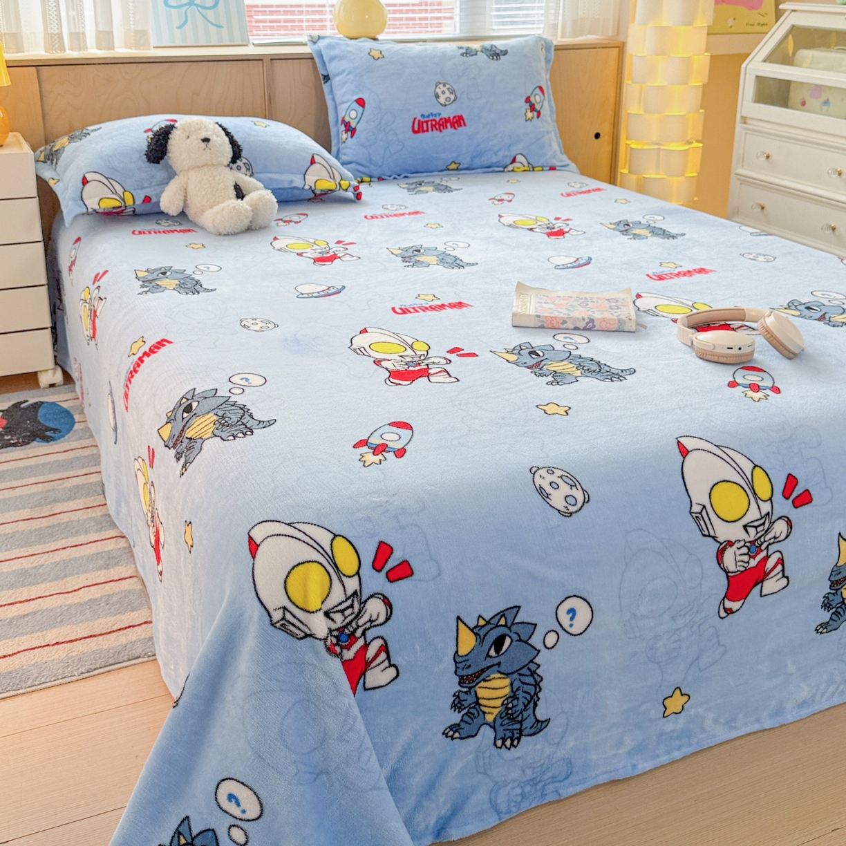 91家纺网 家纺一手货源 找家纺 名兮家居 2025新款经典奥特曼-三丽鸥高克重牛奶绒床单 奥特曼打怪兽