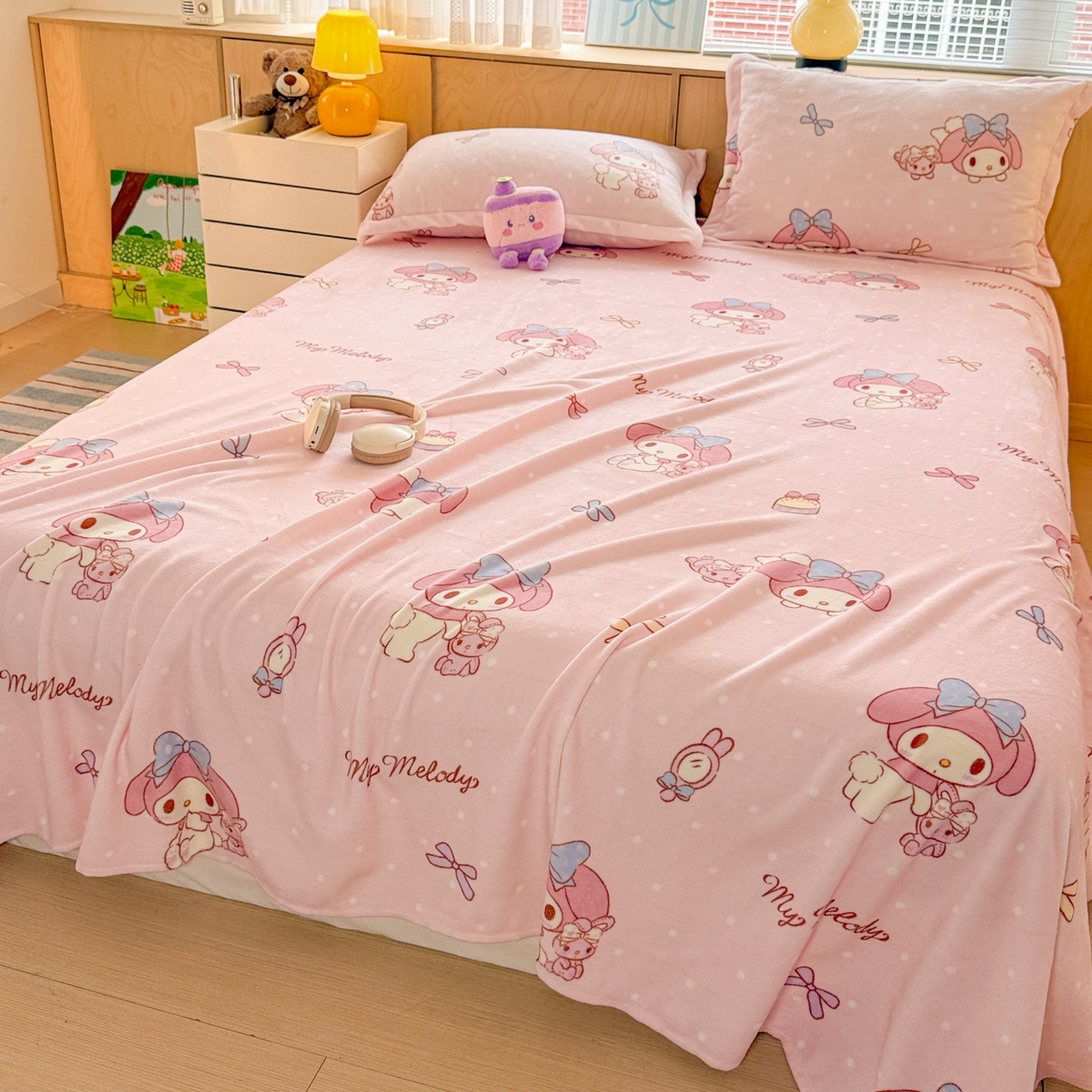 91家纺网 家纺一手货源 找家纺 名兮家居 2025新款经典奥特曼-三丽鸥高克重牛奶绒床单 点点美乐蒂