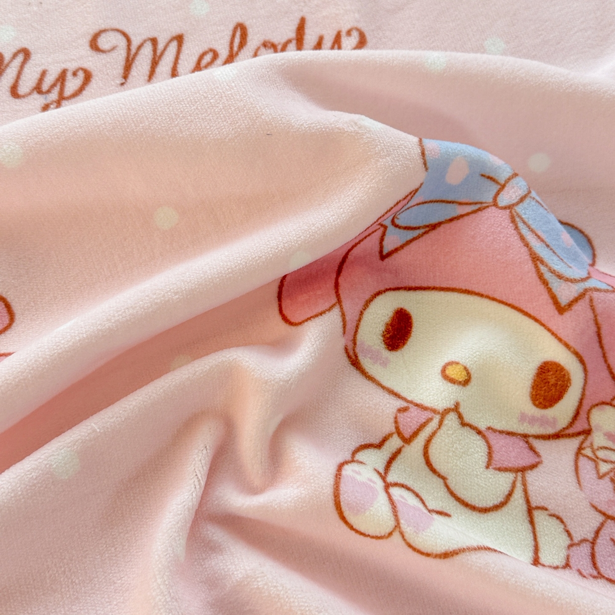 91家纺网 家纺一手货源 找家纺 名兮家居 2025新款经典奥特曼-三丽鸥高克重牛奶绒床单 点点美乐蒂