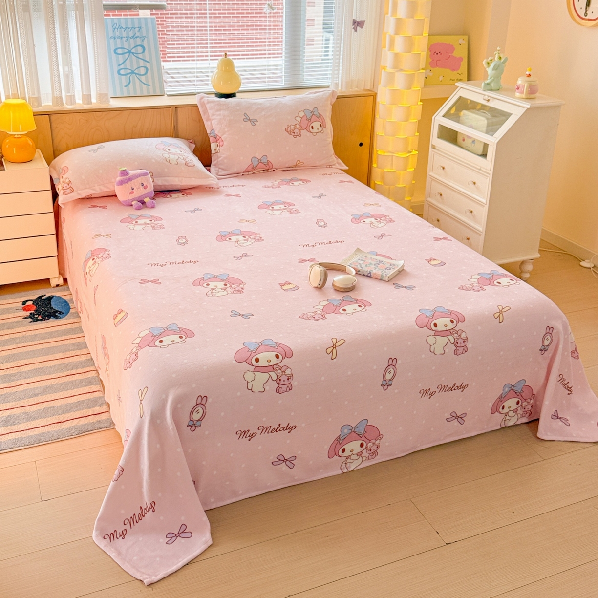 91家纺网 家纺一手货源 找家纺 名兮家居 2025新款经典奥特曼-三丽鸥高克重牛奶绒床单 点点美乐蒂