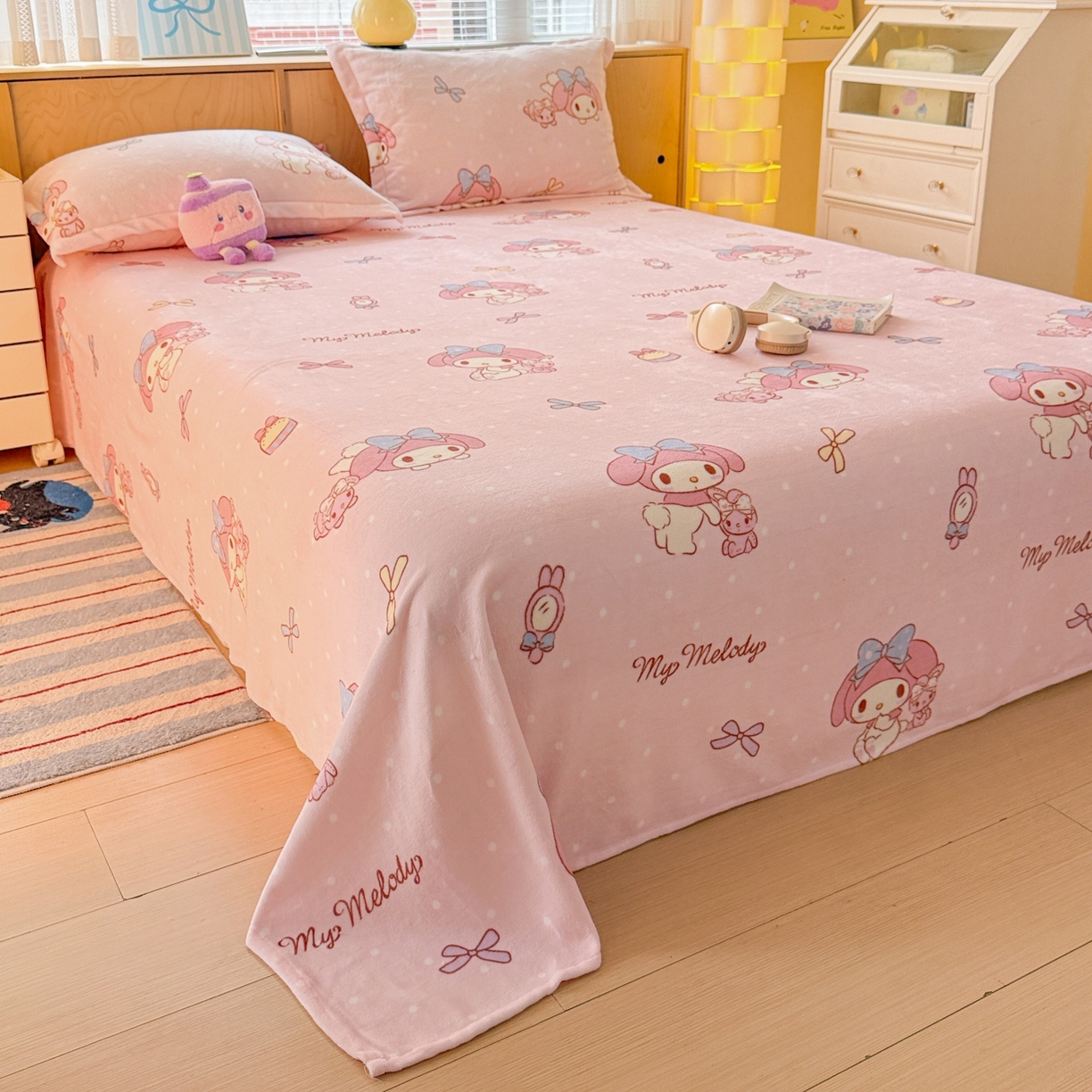 91家纺网 家纺一手货源 找家纺 名兮家居 2025新款经典奥特曼-三丽鸥高克重牛奶绒床单 点点美乐蒂