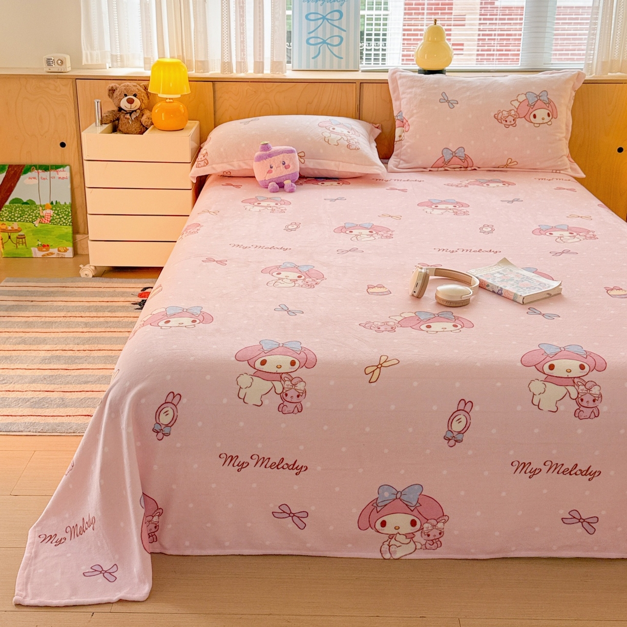 91家纺网 家纺一手货源 找家纺 名兮家居 2025新款经典奥特曼-三丽鸥高克重牛奶绒床单 点点美乐蒂