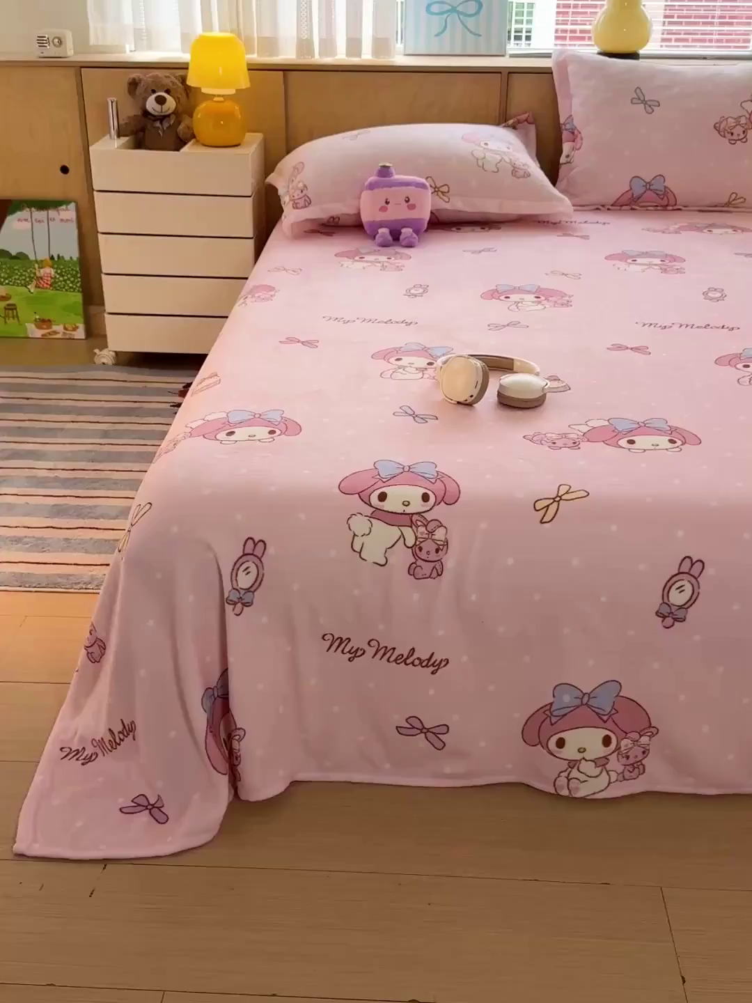 91家纺网 家纺一手货源 找家纺 名兮家居 2025新款经典奥特曼-三丽鸥高克重牛奶绒床单 点点美乐蒂