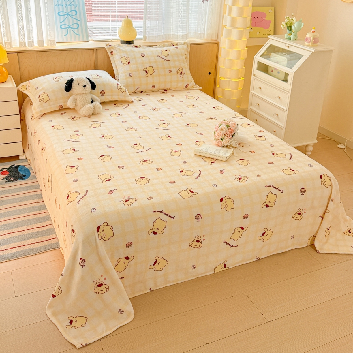 91家纺网 家纺一手货源 找家纺 名兮家居 2025新款经典奥特曼-三丽鸥高克重牛奶绒床单 格子布丁狗