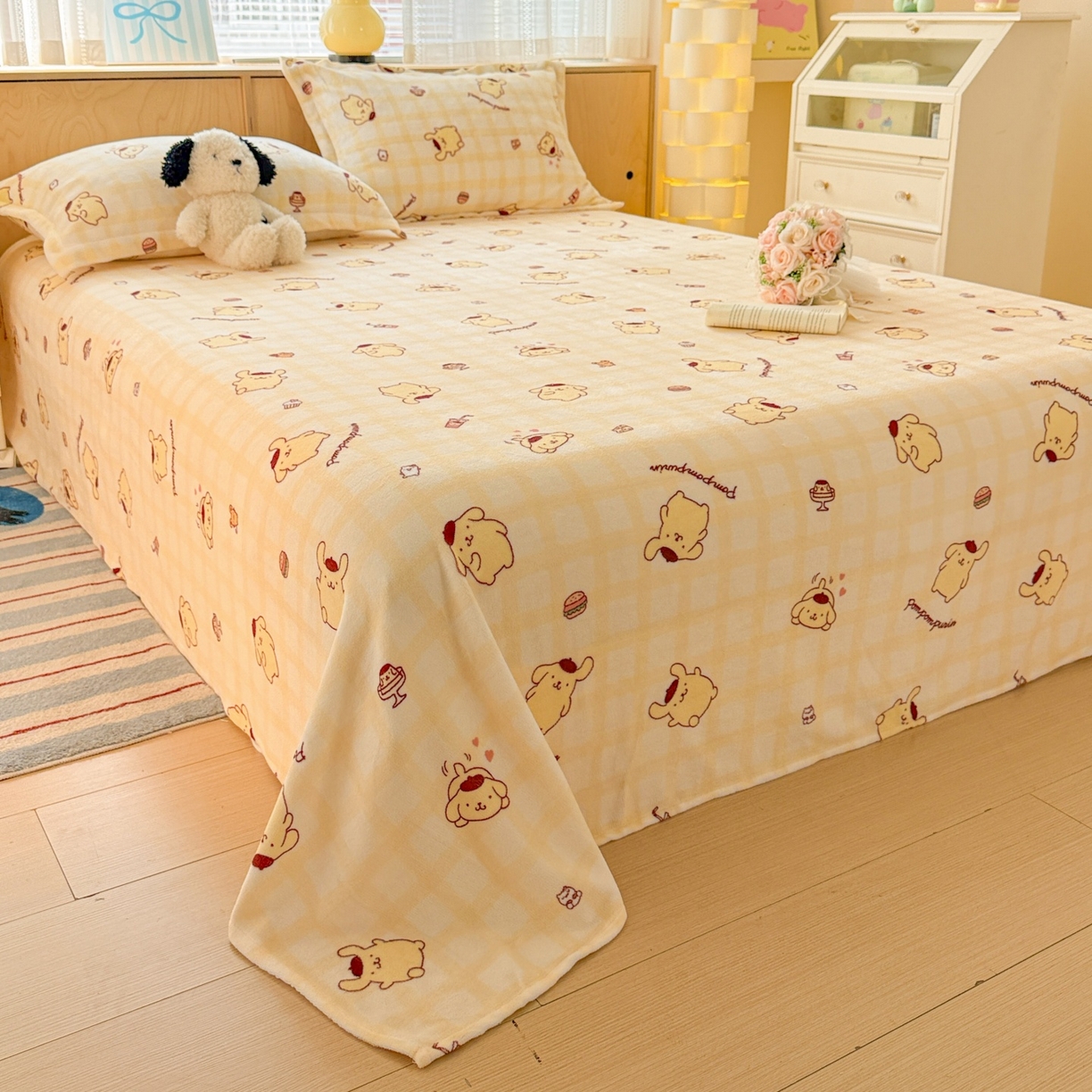 91家纺网 家纺一手货源 找家纺 名兮家居 2025新款经典奥特曼-三丽鸥高克重牛奶绒床单 格子布丁狗