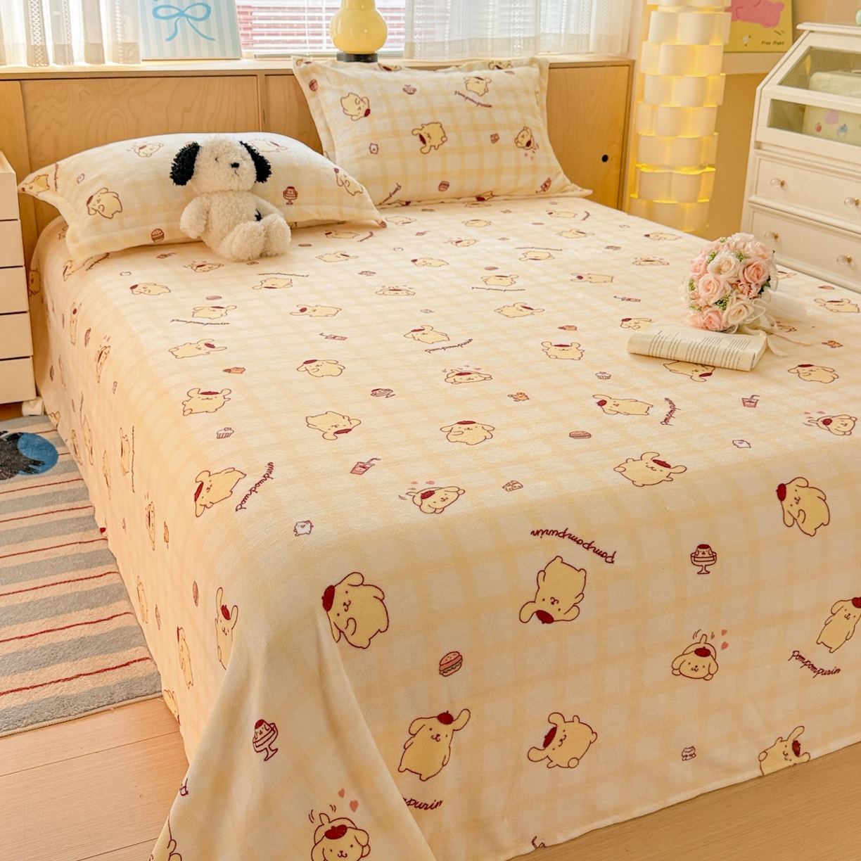 91家纺网 家纺一手货源 找家纺 名兮家居 2025新款经典奥特曼-三丽鸥高克重牛奶绒床单 格子布丁狗