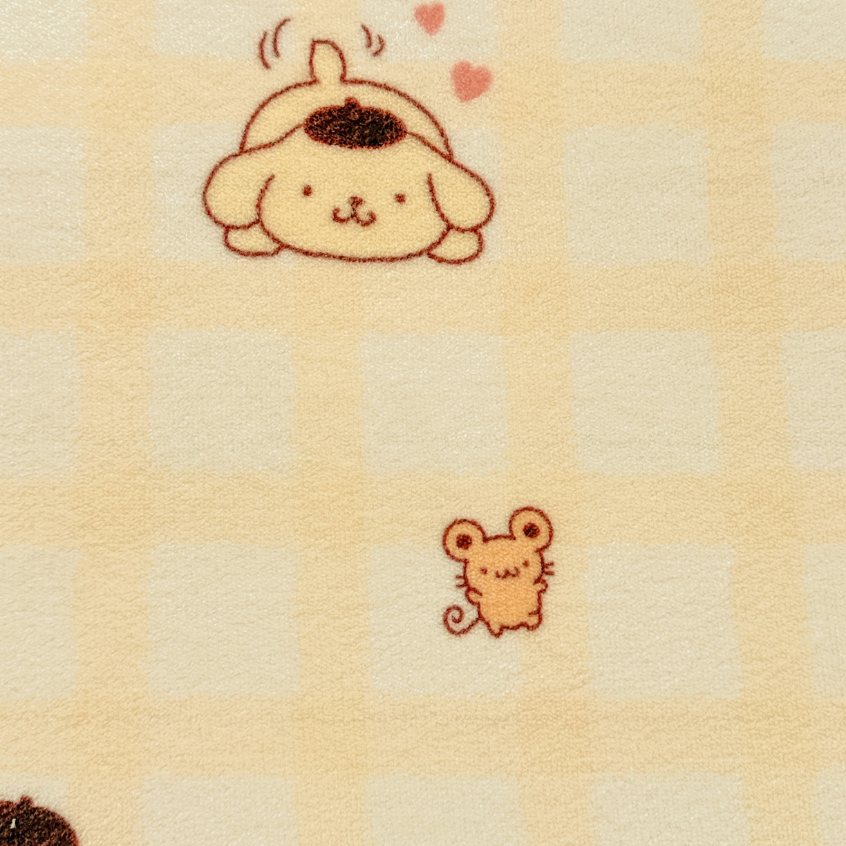 91家纺网 家纺一手货源 找家纺 名兮家居 2025新款经典奥特曼-三丽鸥高克重牛奶绒床单 格子布丁狗