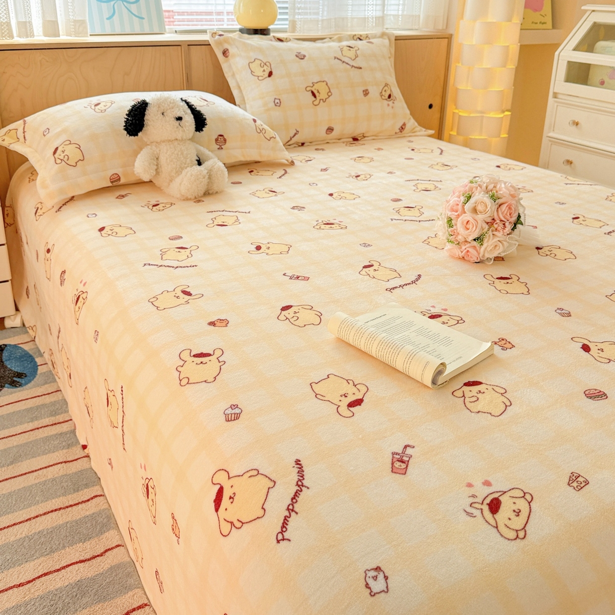 91家纺网 家纺一手货源 找家纺 名兮家居 2025新款经典奥特曼-三丽鸥高克重牛奶绒床单 格子布丁狗