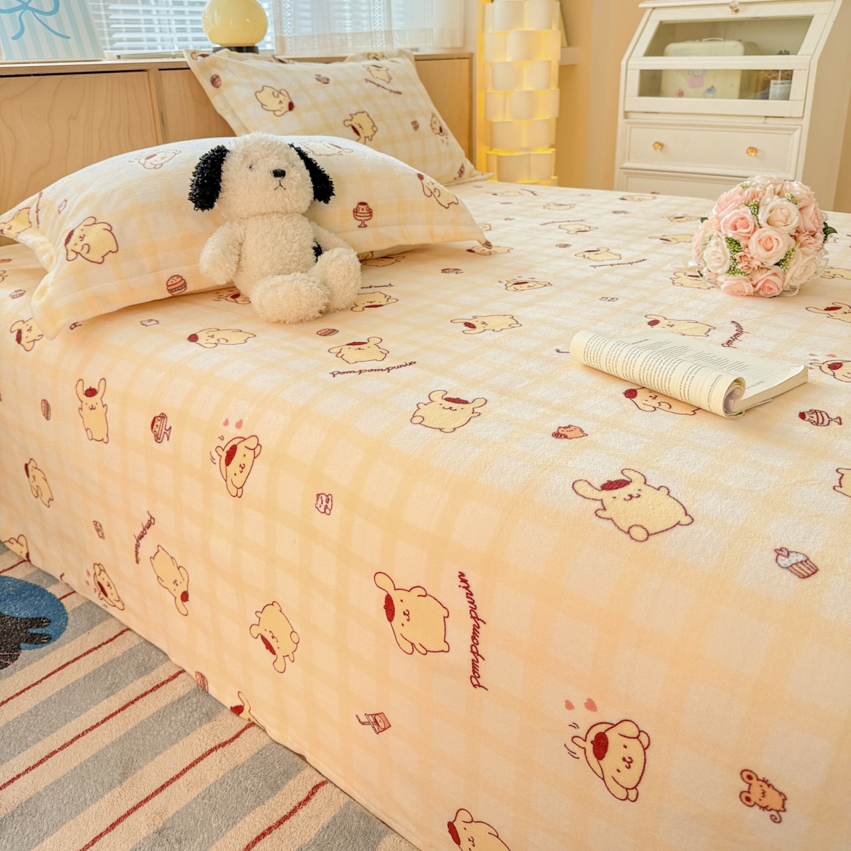 91家纺网 家纺一手货源 找家纺 名兮家居 2025新款经典奥特曼-三丽鸥高克重牛奶绒床单 格子布丁狗