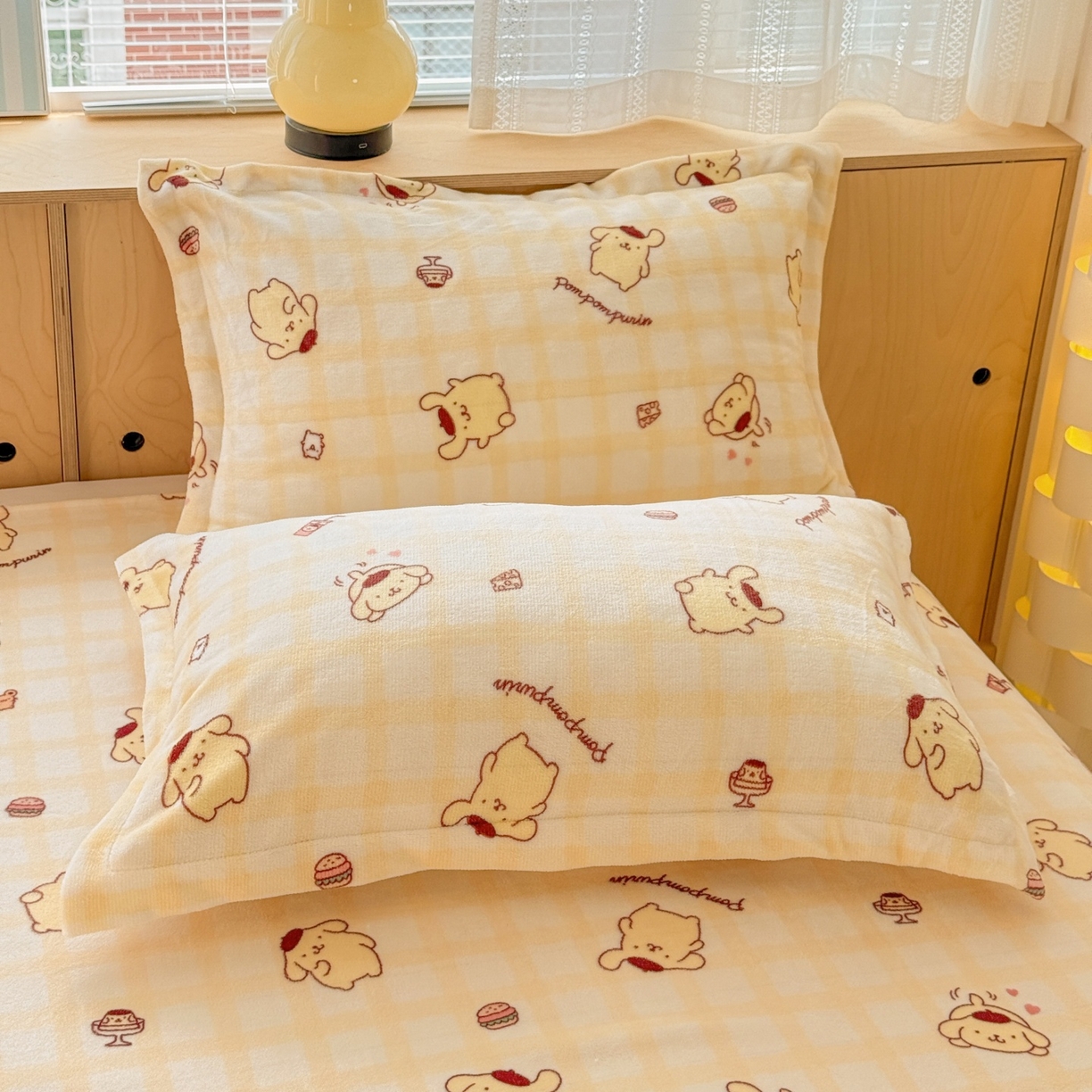 91家纺网 家纺一手货源 找家纺 名兮家居 2025新款经典奥特曼-三丽鸥高克重牛奶绒床单 格子布丁狗