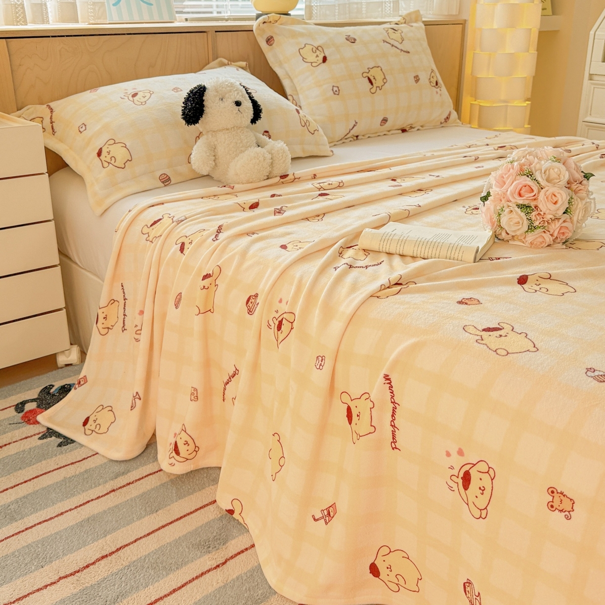 91家纺网 家纺一手货源 找家纺 名兮家居 2025新款经典奥特曼-三丽鸥高克重牛奶绒床单 格子布丁狗