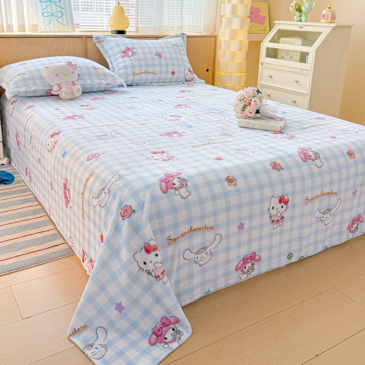 91家纺网 家纺一手货源 找家纺 名兮家居 2025新款经典奥特曼-三丽鸥高克重牛奶绒床单 蓝格萌宠