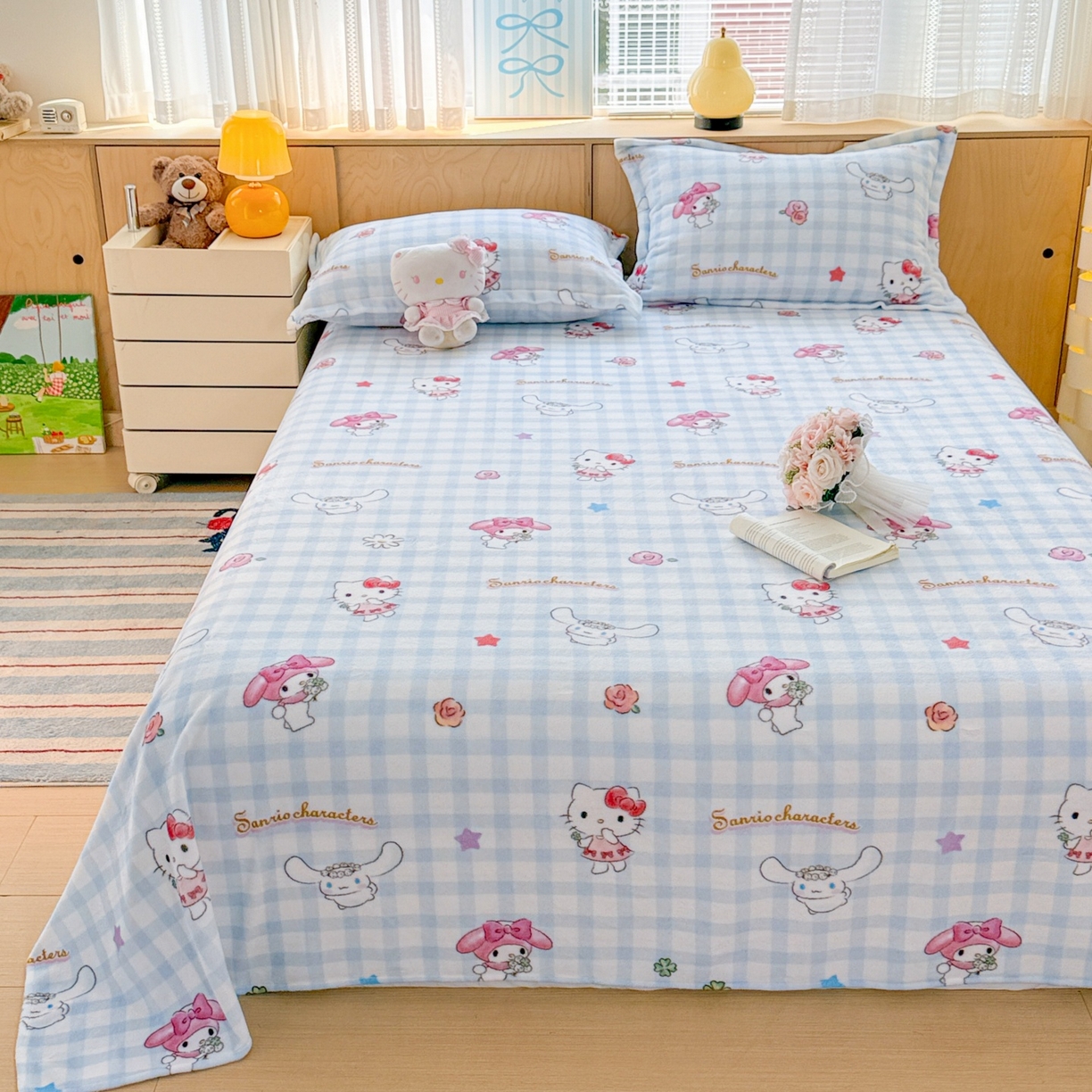 91家纺网 家纺一手货源 找家纺 名兮家居 2025新款经典奥特曼-三丽鸥高克重牛奶绒床单 蓝格萌宠