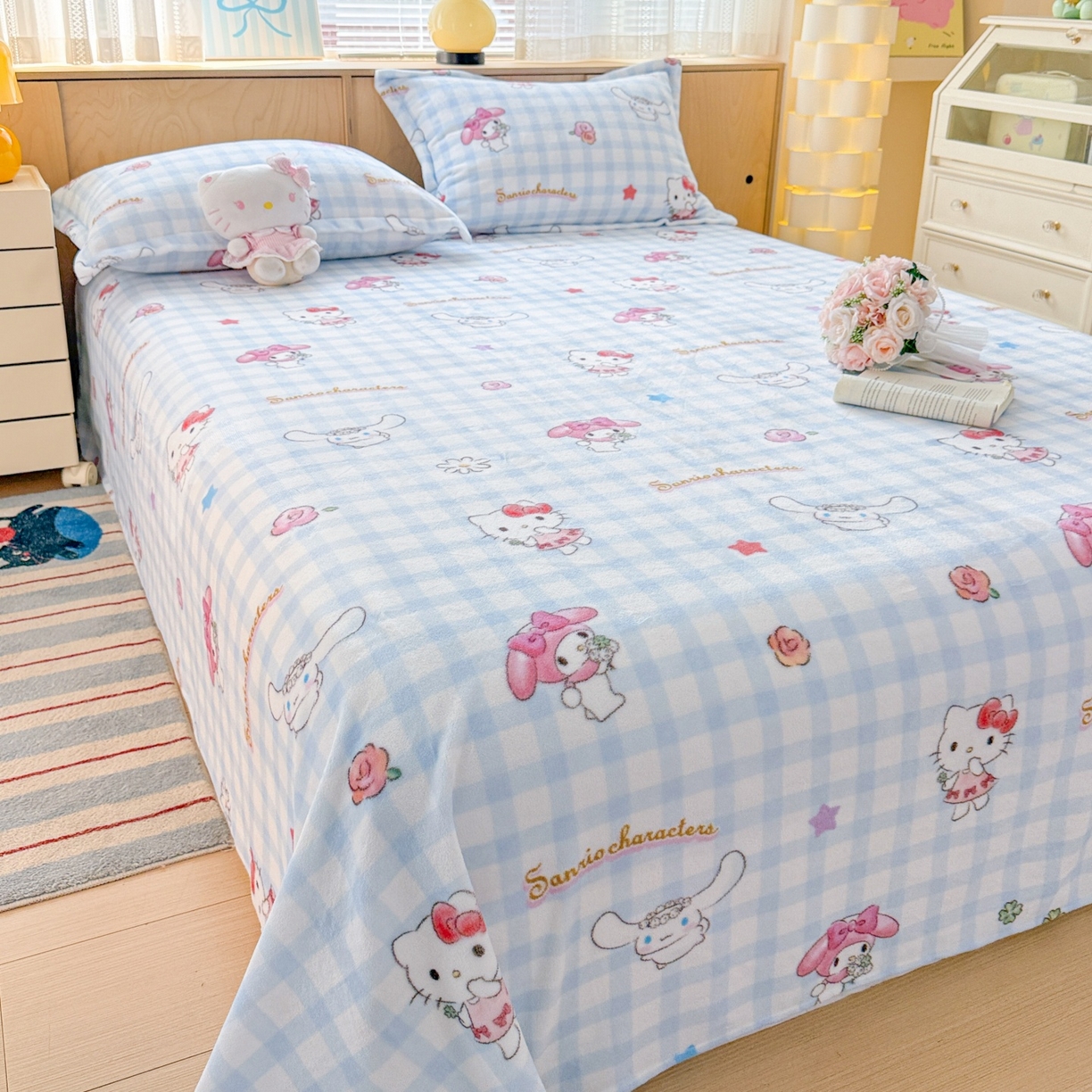 91家纺网 家纺一手货源 找家纺 名兮家居 2025新款经典奥特曼-三丽鸥高克重牛奶绒床单 蓝格萌宠