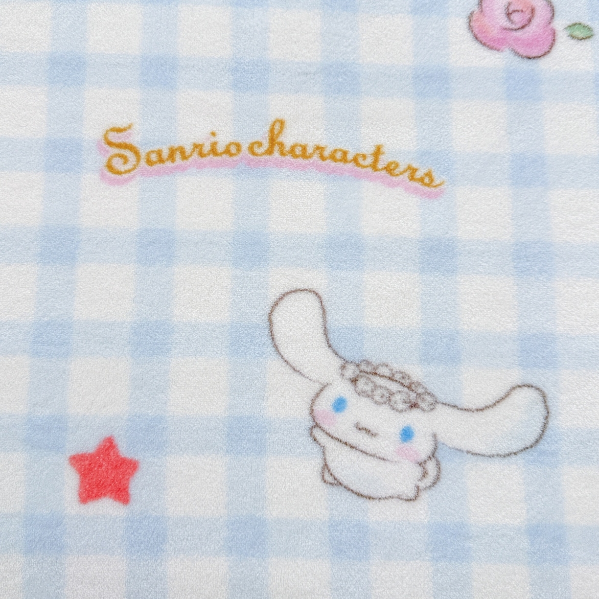 91家纺网 家纺一手货源 找家纺 名兮家居 2025新款经典奥特曼-三丽鸥高克重牛奶绒床单 蓝格萌宠