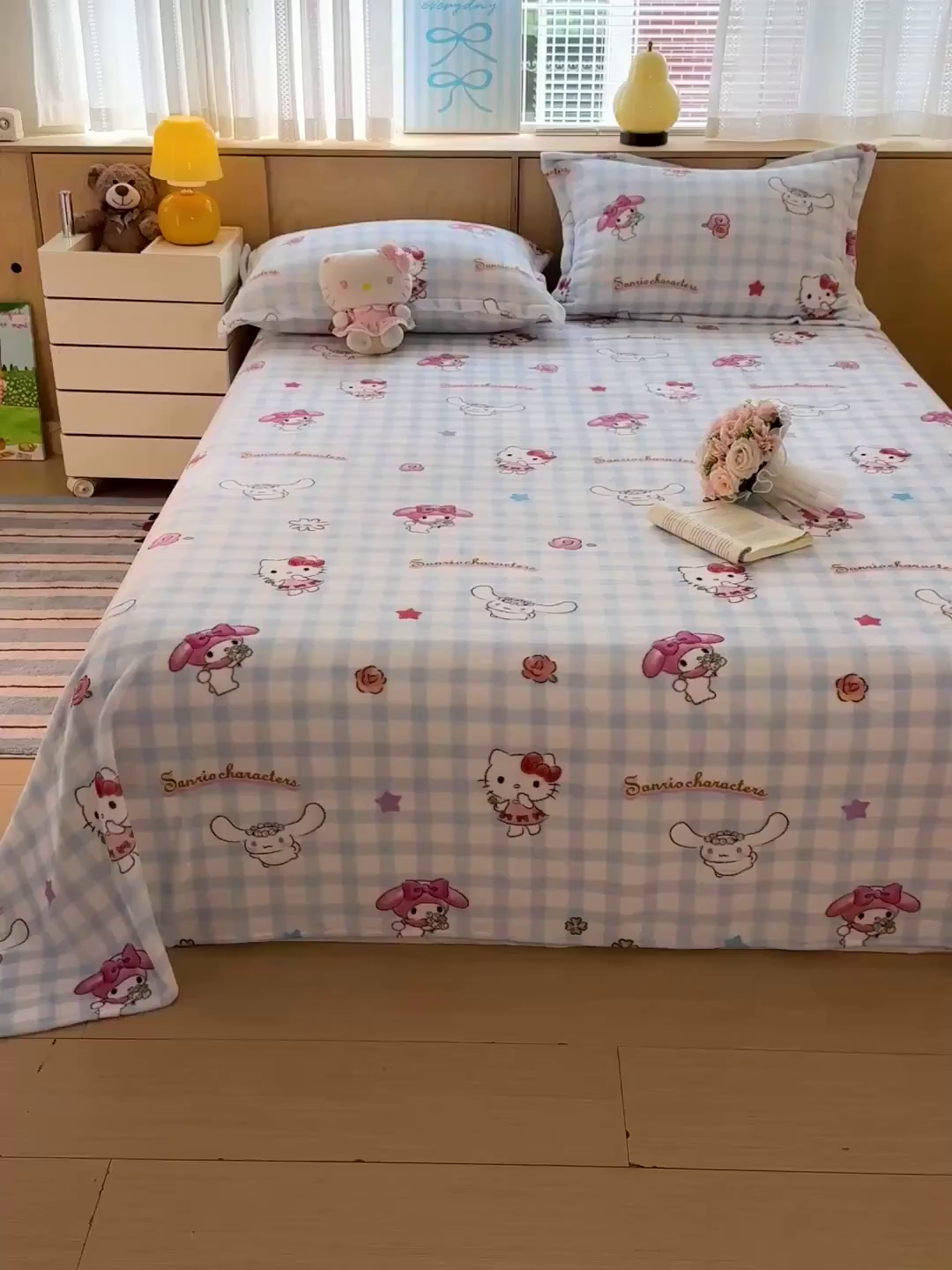 91家纺网 家纺一手货源 找家纺 名兮家居 2025新款经典奥特曼-三丽鸥高克重牛奶绒床单 蓝格萌宠