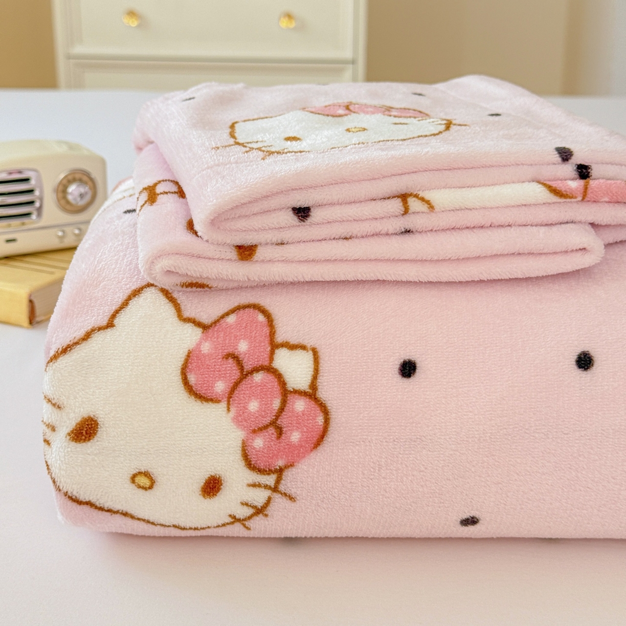 91家纺网 家纺一手货源 找家纺 名兮家居 2025新款经典奥特曼-三丽鸥高克重牛奶绒床单 美美kt