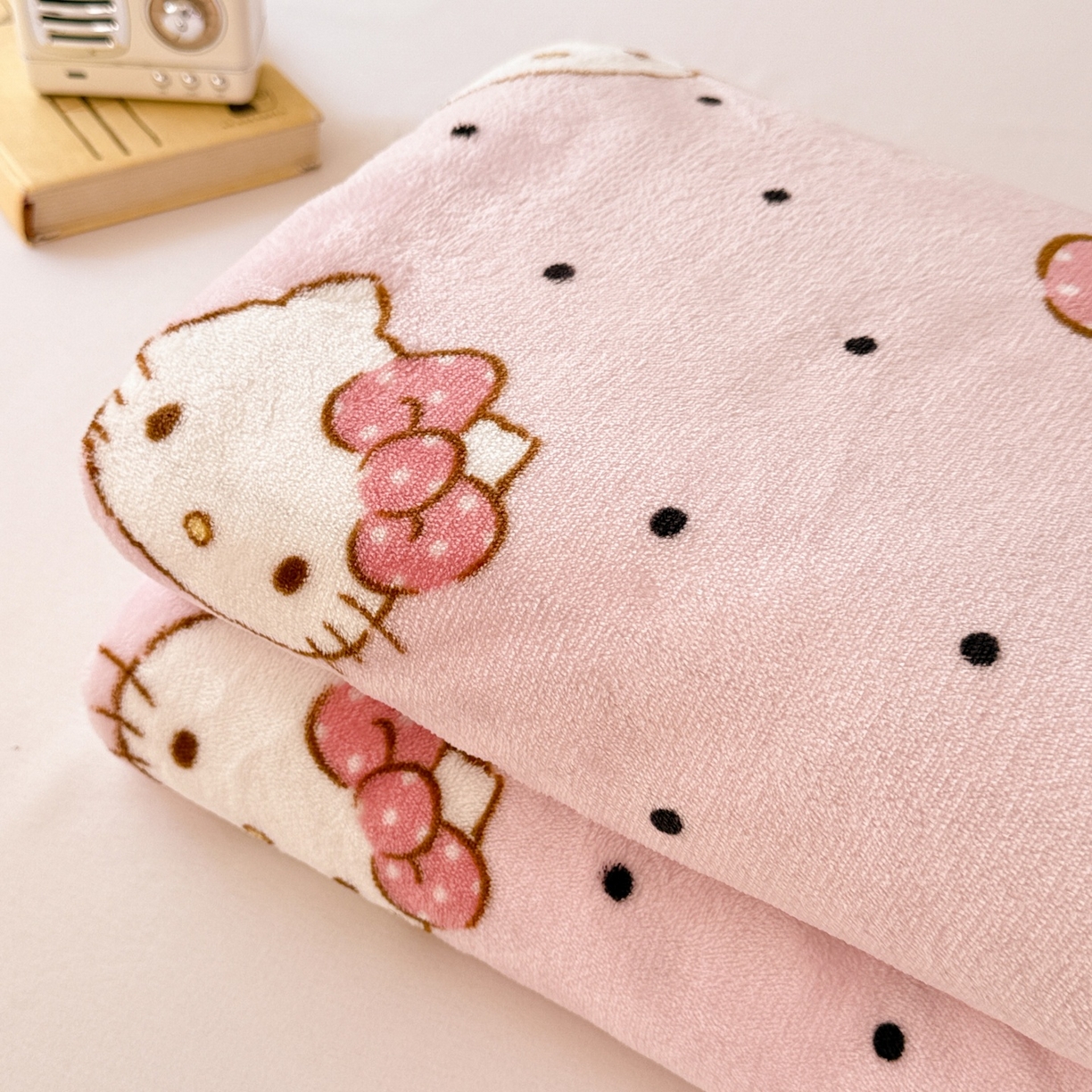 91家纺网 家纺一手货源 找家纺 名兮家居 2025新款经典奥特曼-三丽鸥高克重牛奶绒床单 美美kt