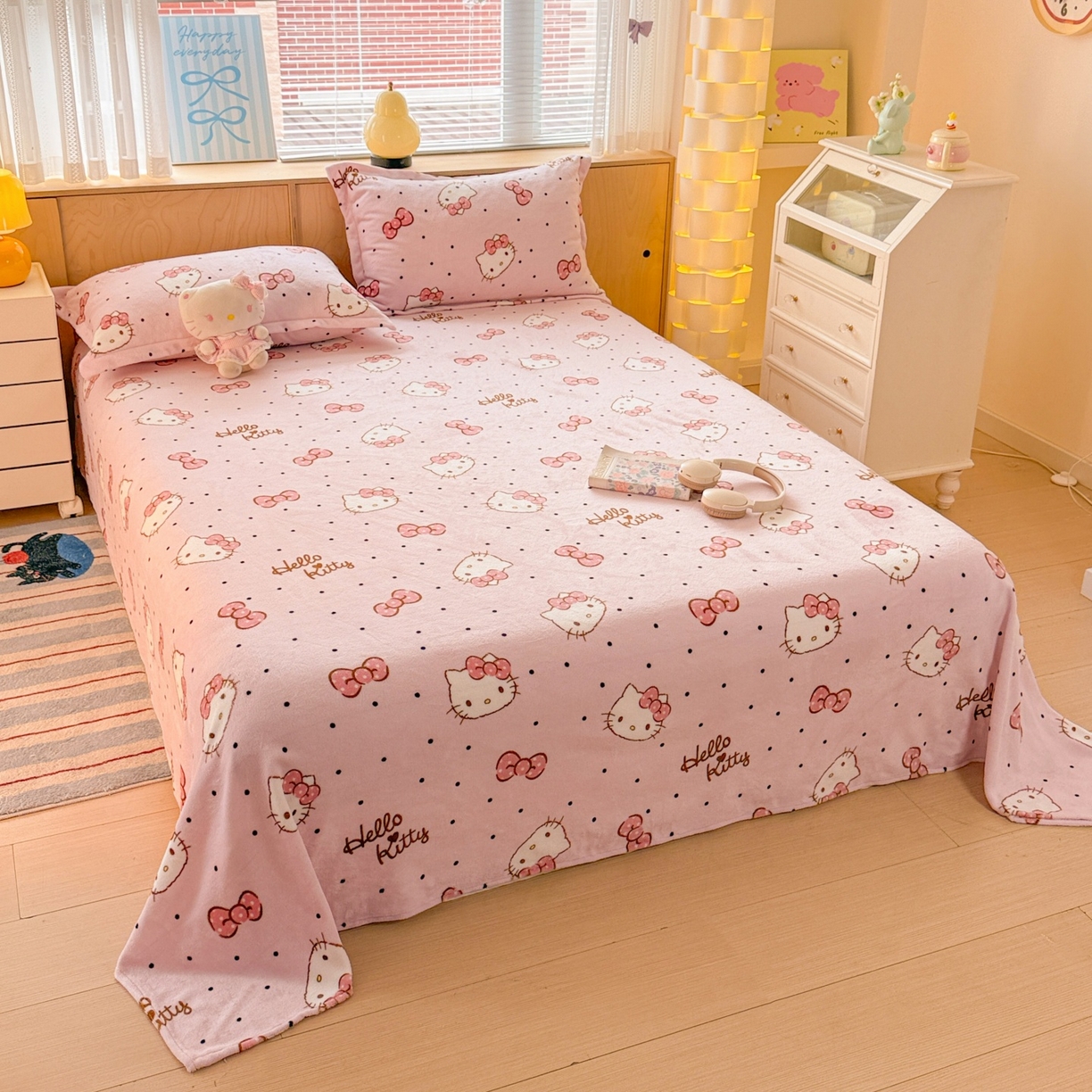 91家纺网 家纺一手货源 找家纺 名兮家居 2025新款经典奥特曼-三丽鸥高克重牛奶绒床单 美美kt