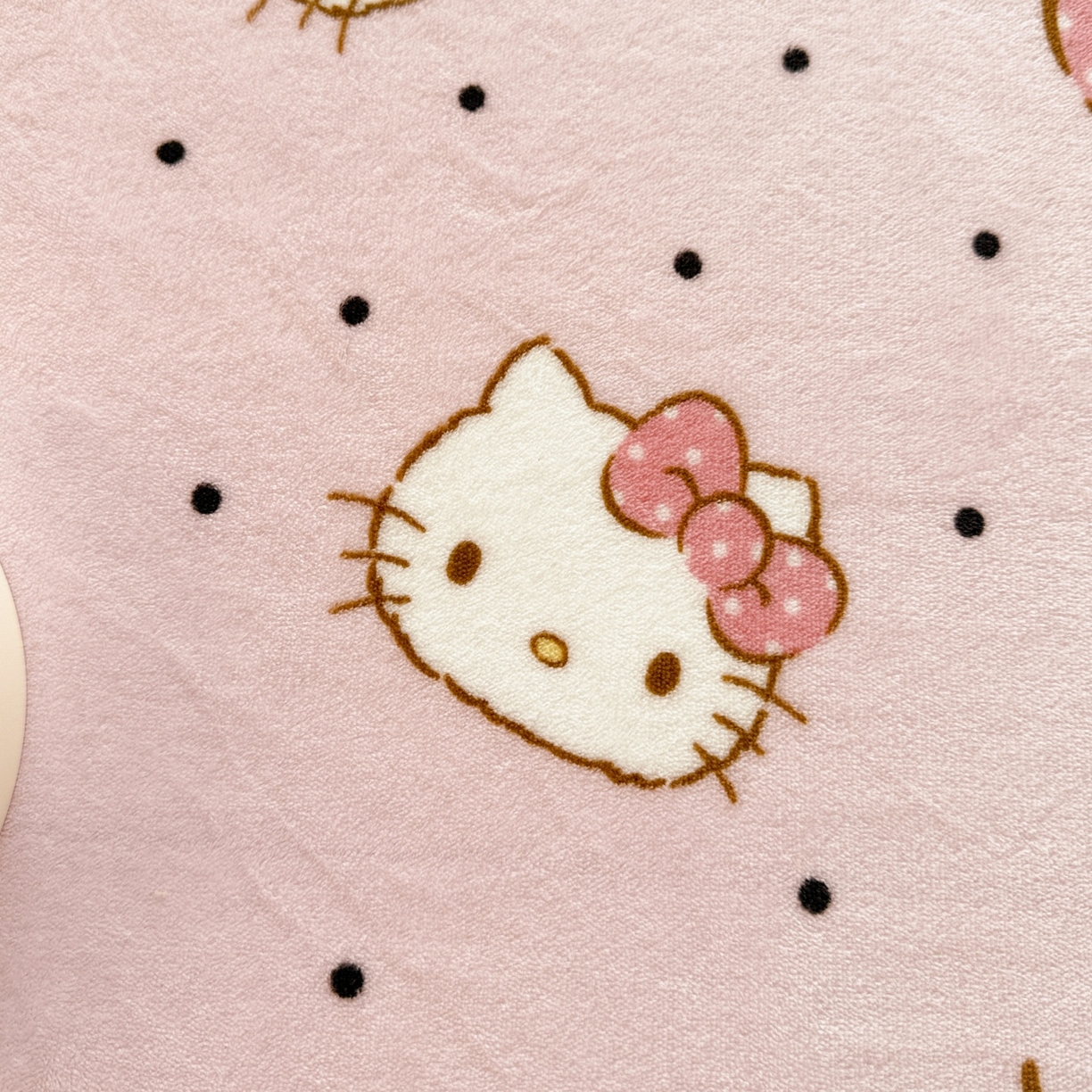 91家纺网 家纺一手货源 找家纺 名兮家居 2025新款经典奥特曼-三丽鸥高克重牛奶绒床单 美美kt