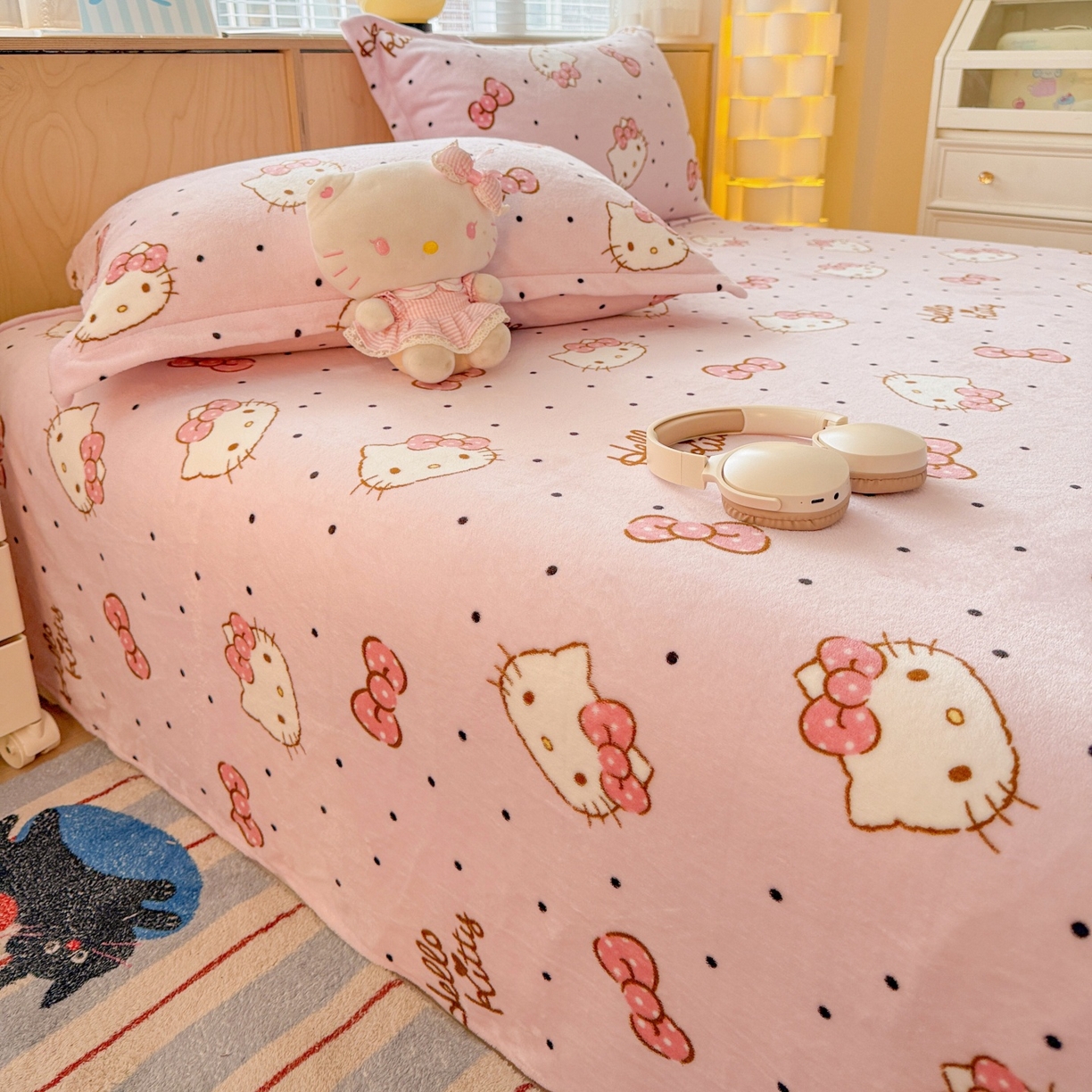 91家纺网 家纺一手货源 找家纺 名兮家居 2025新款经典奥特曼-三丽鸥高克重牛奶绒床单 美美kt