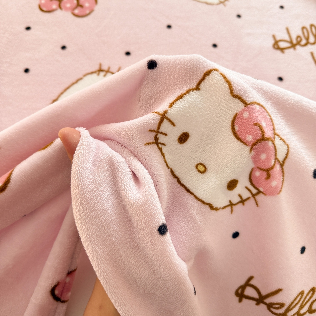 91家纺网 家纺一手货源 找家纺 名兮家居 2025新款经典奥特曼-三丽鸥高克重牛奶绒床单 美美kt