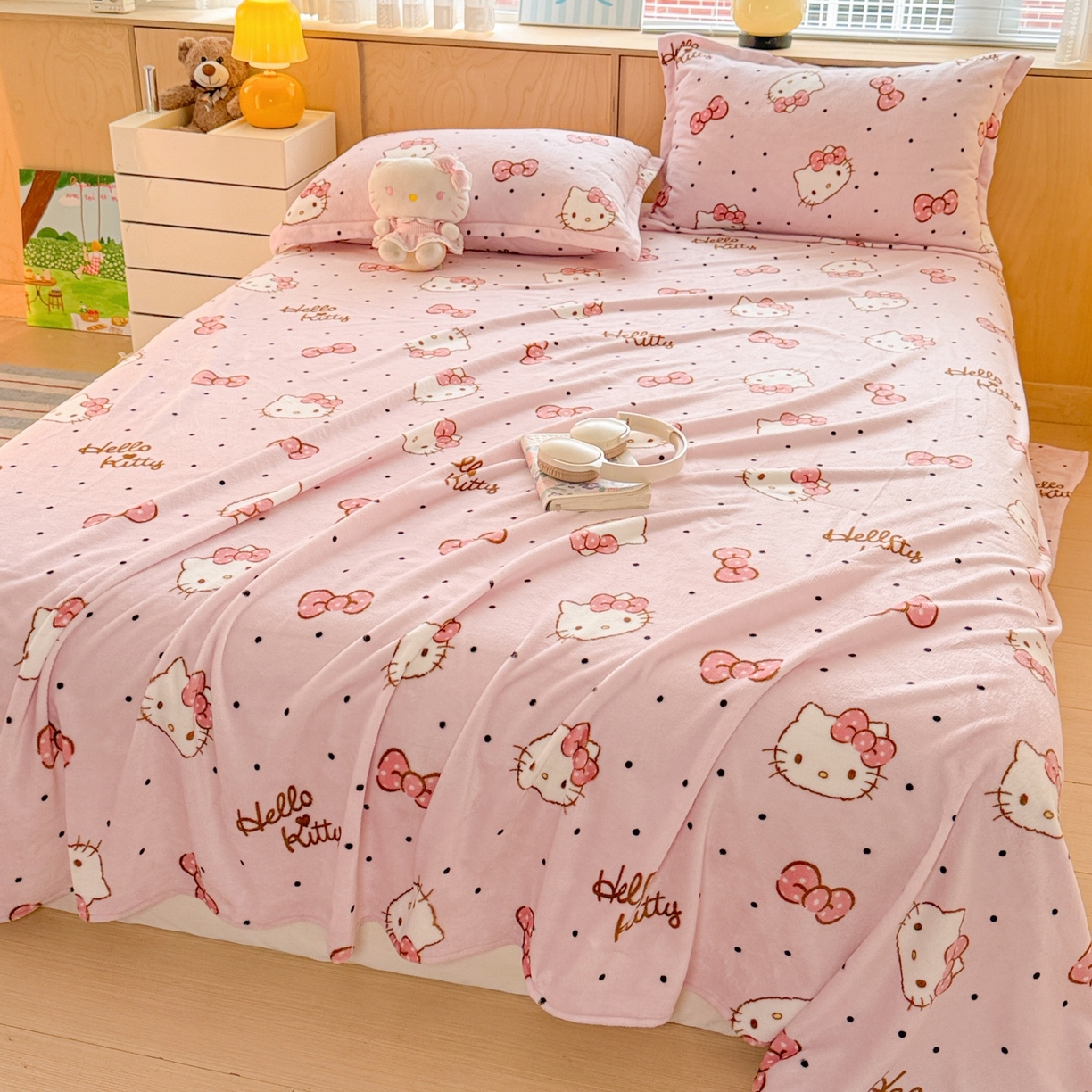 91家纺网 家纺一手货源 找家纺 名兮家居 2025新款经典奥特曼-三丽鸥高克重牛奶绒床单 美美kt