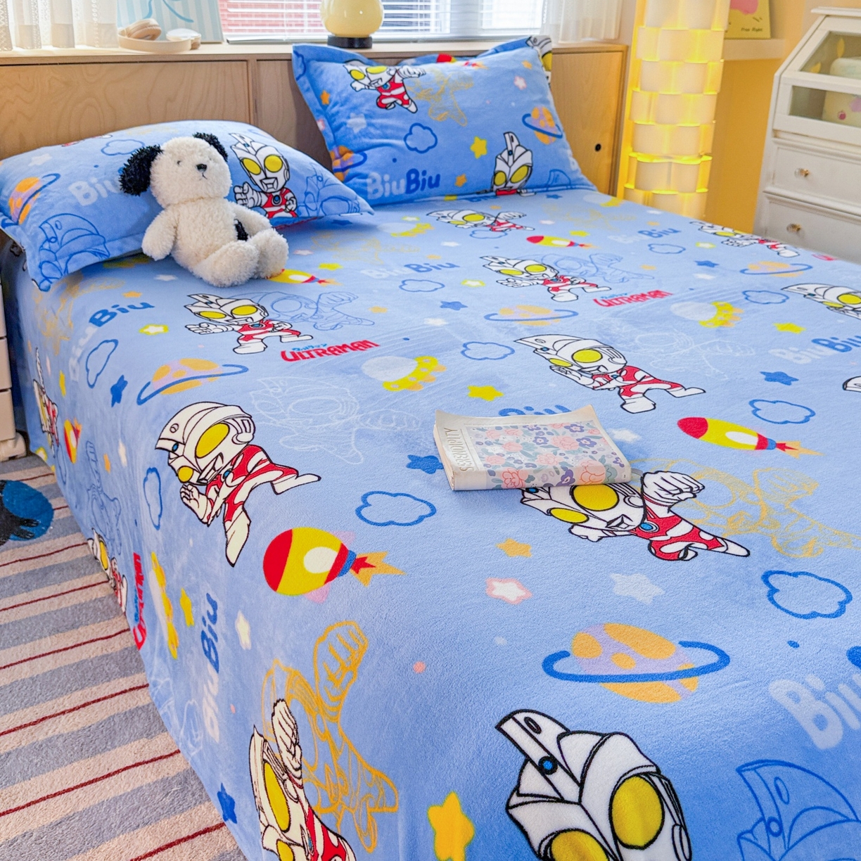 91家纺网 家纺一手货源 找家纺 名兮家居 2025新款经典奥特曼-三丽鸥高克重牛奶绒床单 闪电艾斯