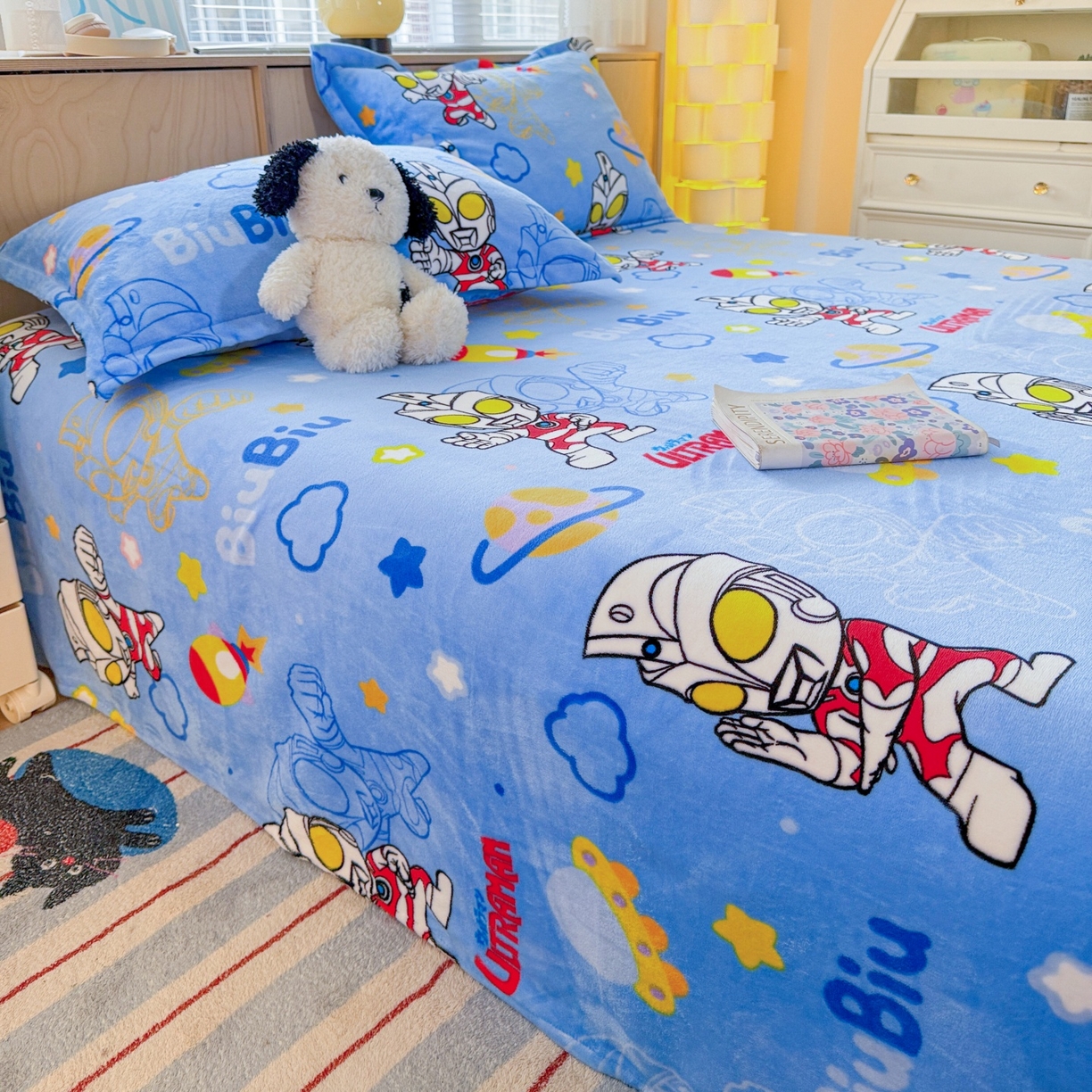 91家纺网 家纺一手货源 找家纺 名兮家居 2025新款经典奥特曼-三丽鸥高克重牛奶绒床单 闪电艾斯