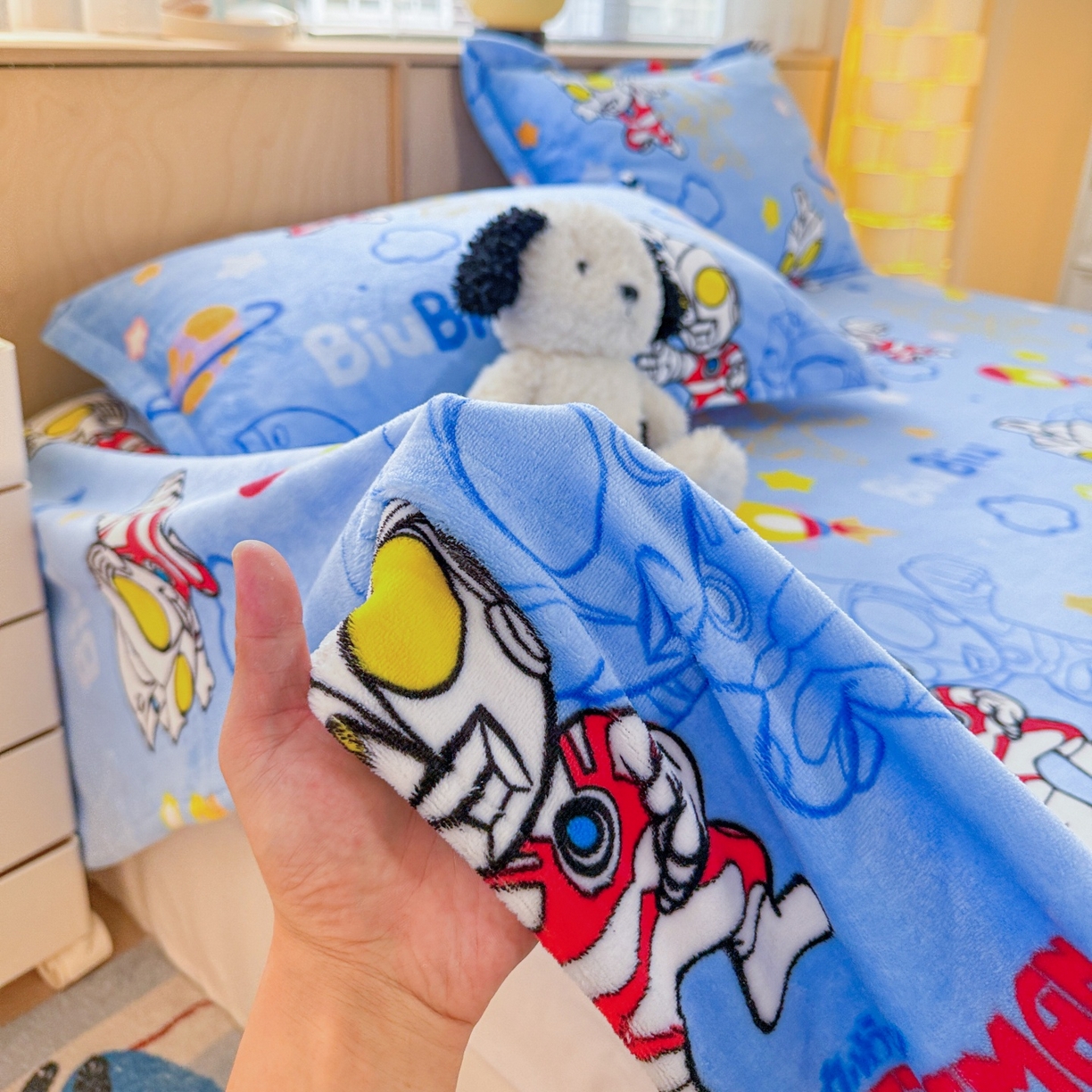 91家纺网 家纺一手货源 找家纺 名兮家居 2025新款经典奥特曼-三丽鸥高克重牛奶绒床单 闪电艾斯