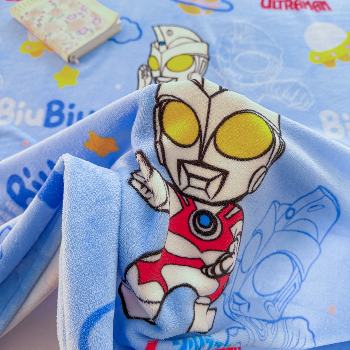 91家纺网 家纺一手货源 找家纺 名兮家居 2025新款经典奥特曼-三丽鸥高克重牛奶绒床单 闪电艾斯