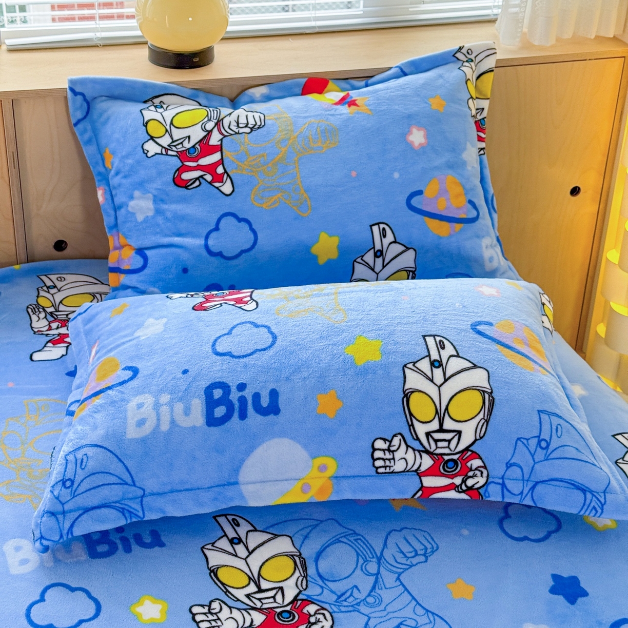 91家纺网 家纺一手货源 找家纺 名兮家居 2025新款经典奥特曼-三丽鸥高克重牛奶绒床单 闪电艾斯